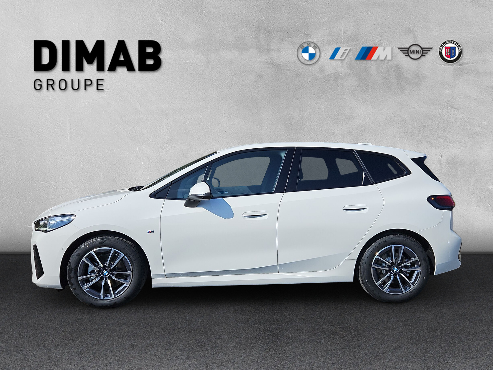 BMW 220i Active Tourer M Sport DKG-showroom-element-1