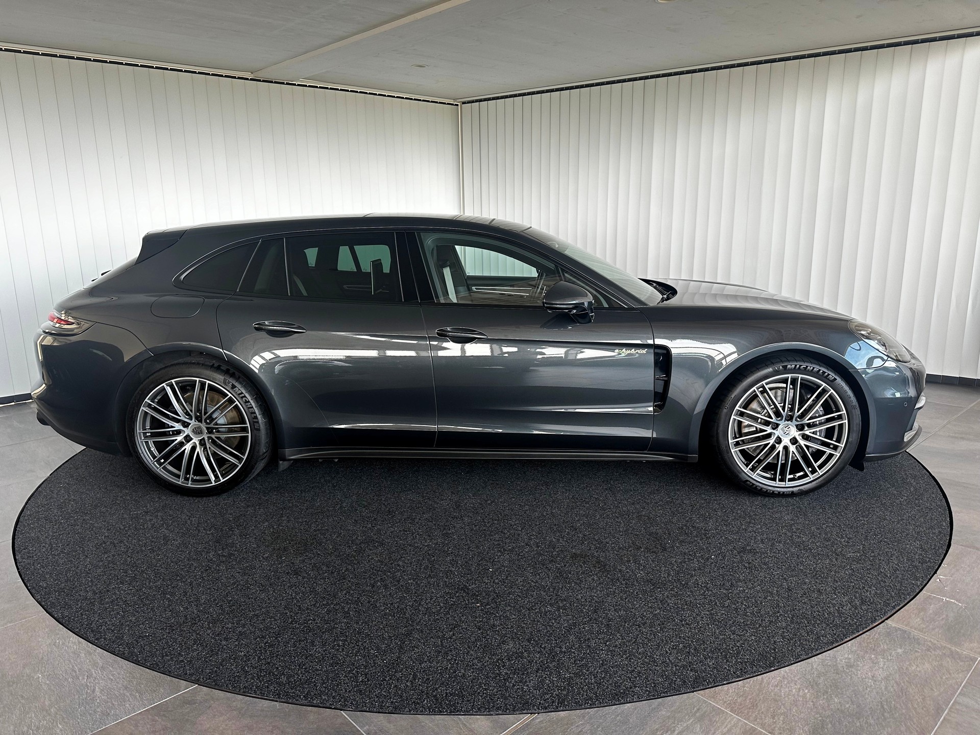 PORSCHE Panamera 4 E Hybrid Sport Turismo-showroom-element-3