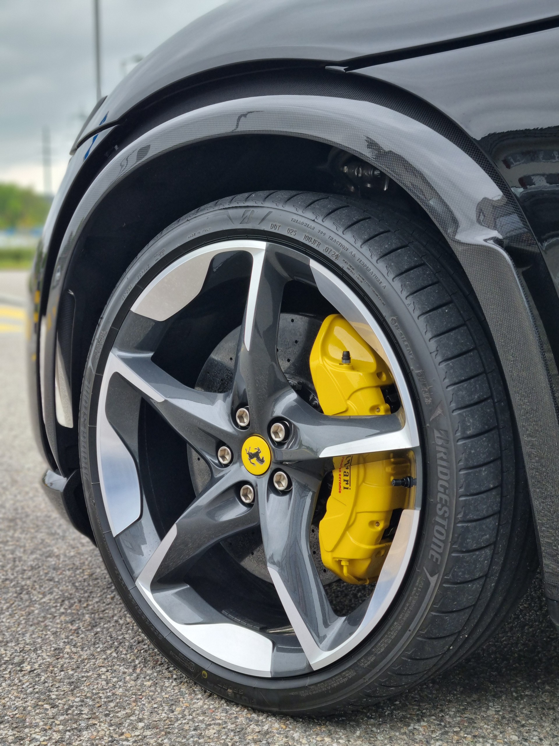 FERRARI Purosangue 6.5 V12 (SOFORT VERFÜGBAR CH-FAHRZEUG)-image-5