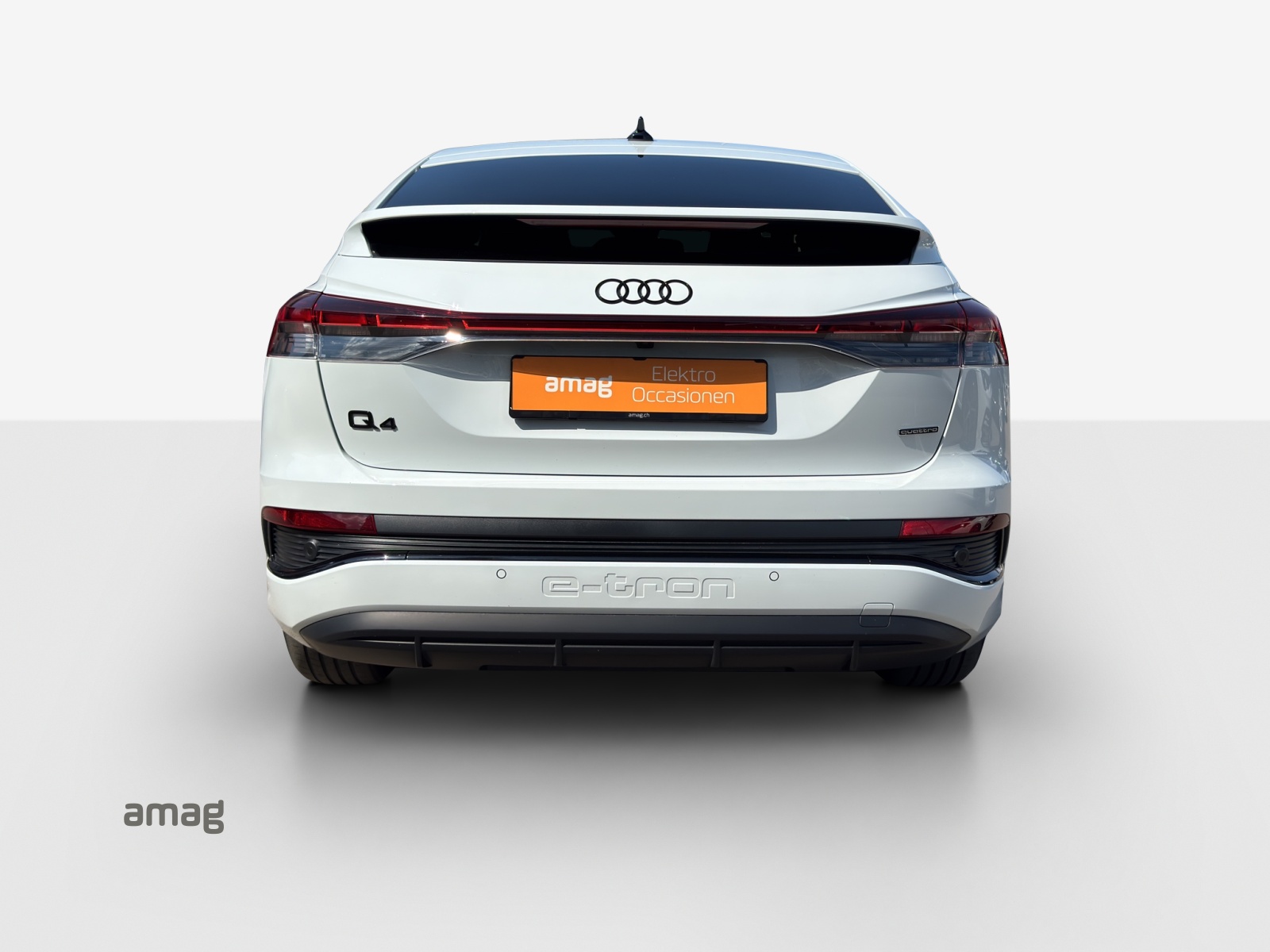 AUDI Q4 Sportback e-tron 50 quattro-showroom-element-3