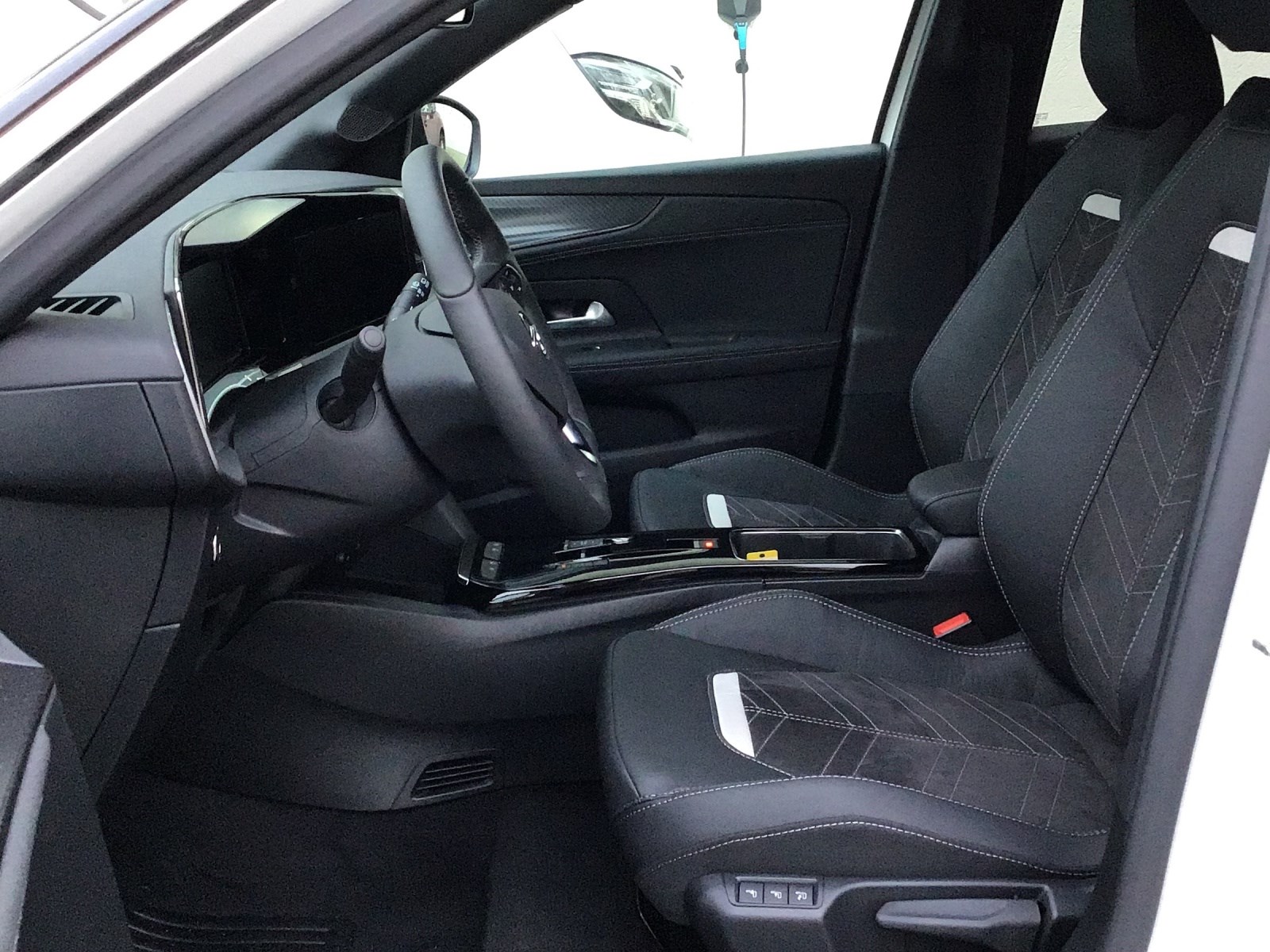 OPEL Mokka e Ultimate-showroom-element-3