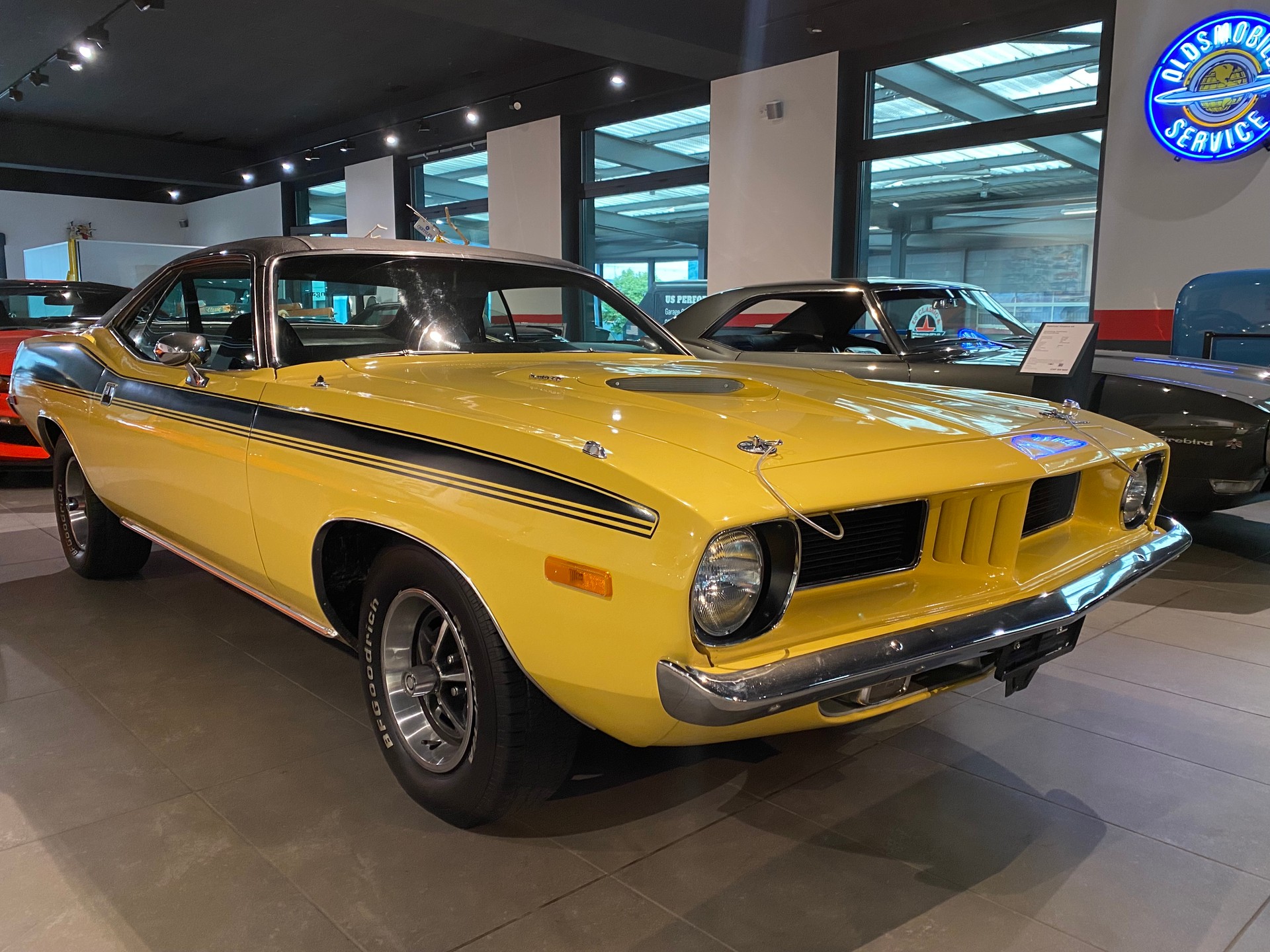 PLYMOUTH Barracuda 360