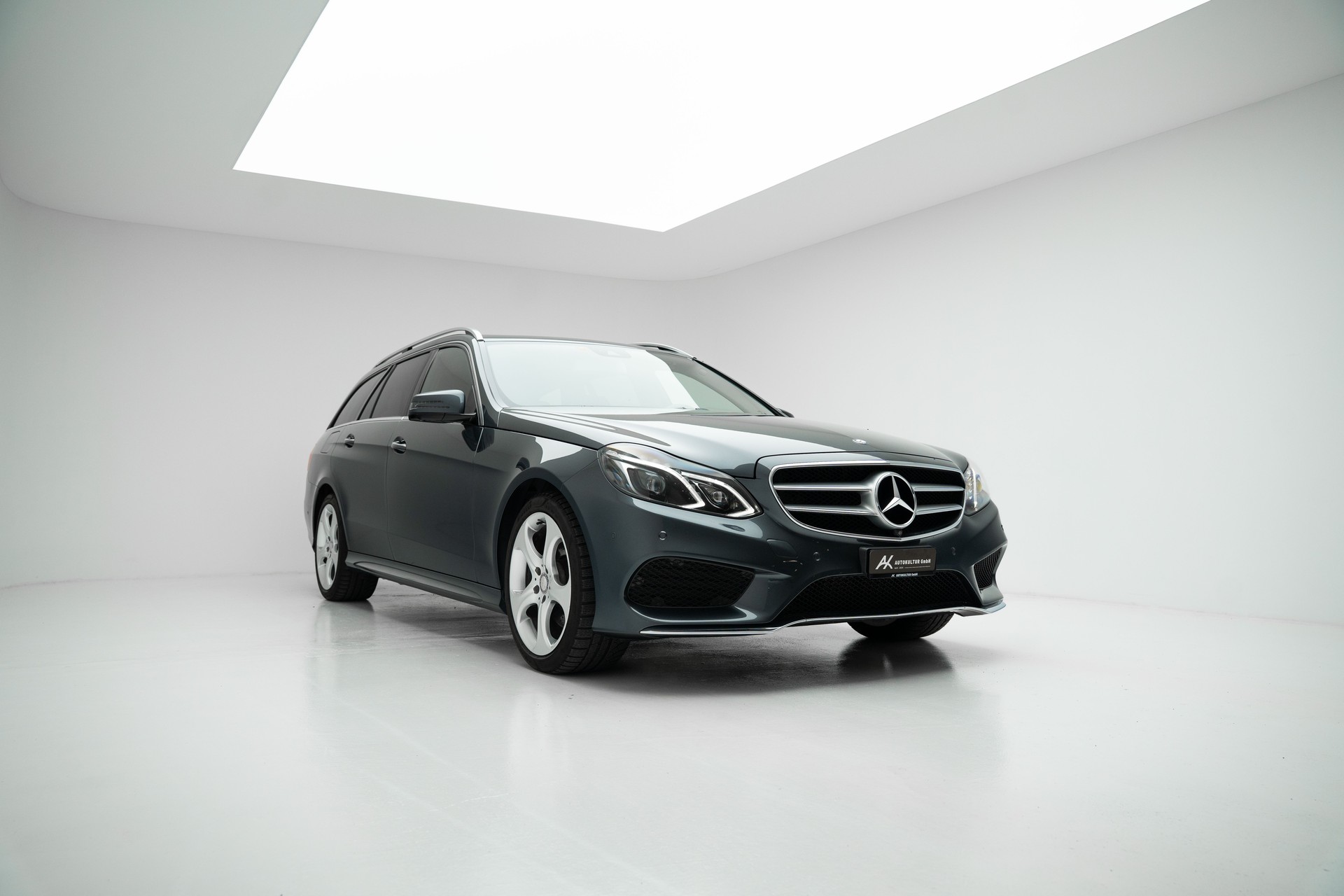 MERCEDES-BENZ E 250 CDI Avantgarde 4Matic 7G-Tronic-showroom-element-3