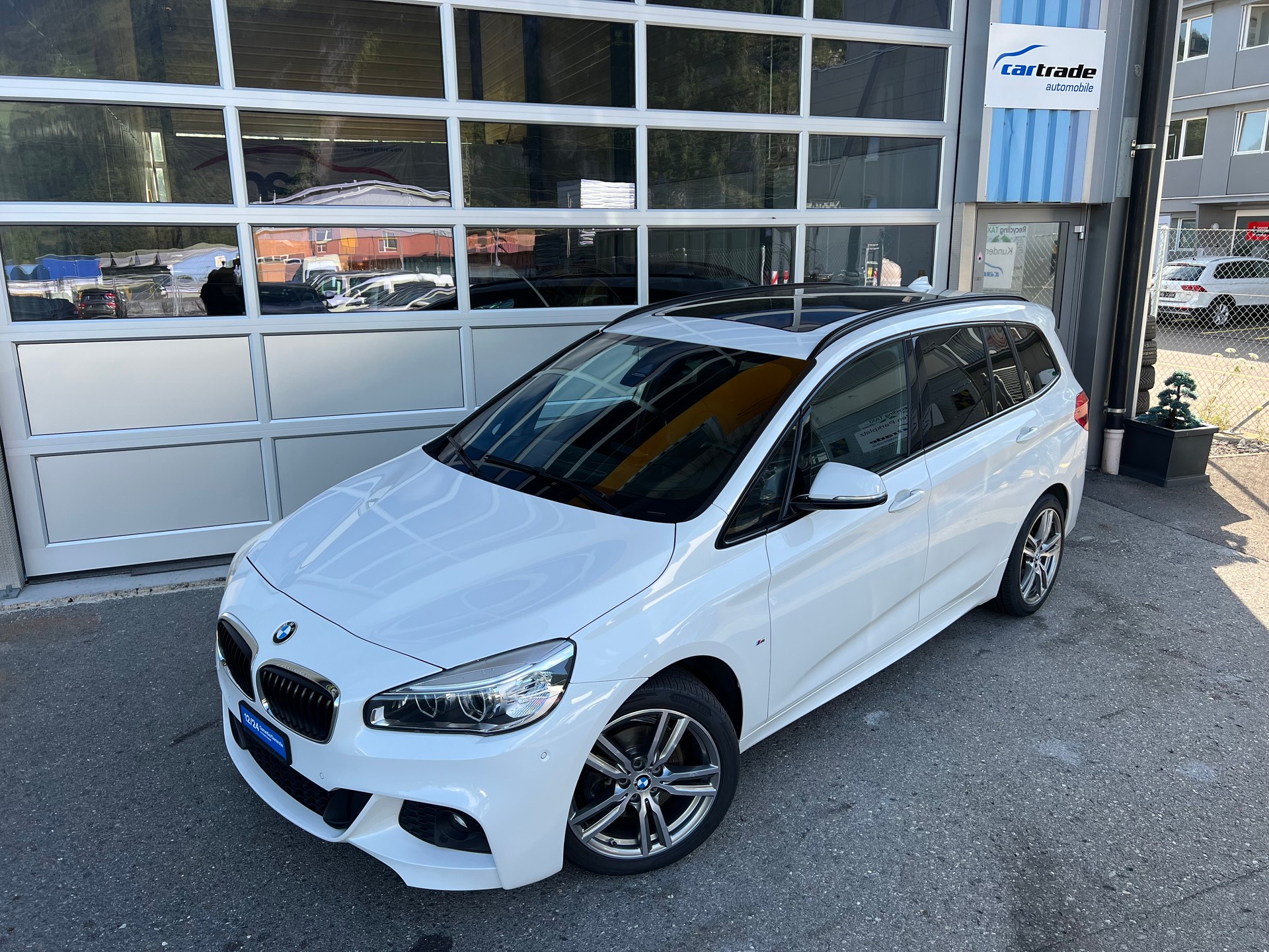BMW 218d xDrive Gran Tourer M Sport Steptronic ** 7 Sitze * AHK *Navi * Leder * frisch ab MFK *mit 1 Jahr Garantie möglich ***-showroom-element-1