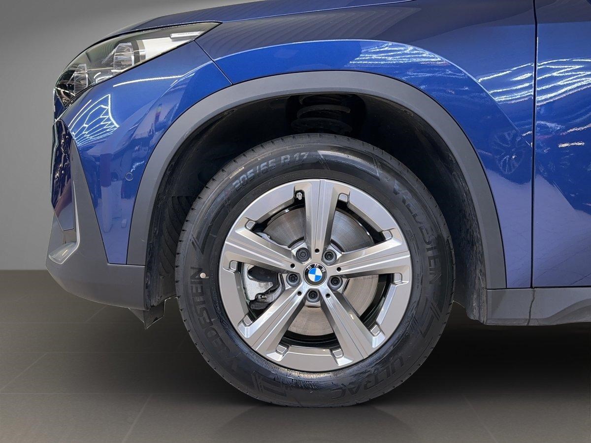 BMW X1 xDrive 23i-showroom-element-1