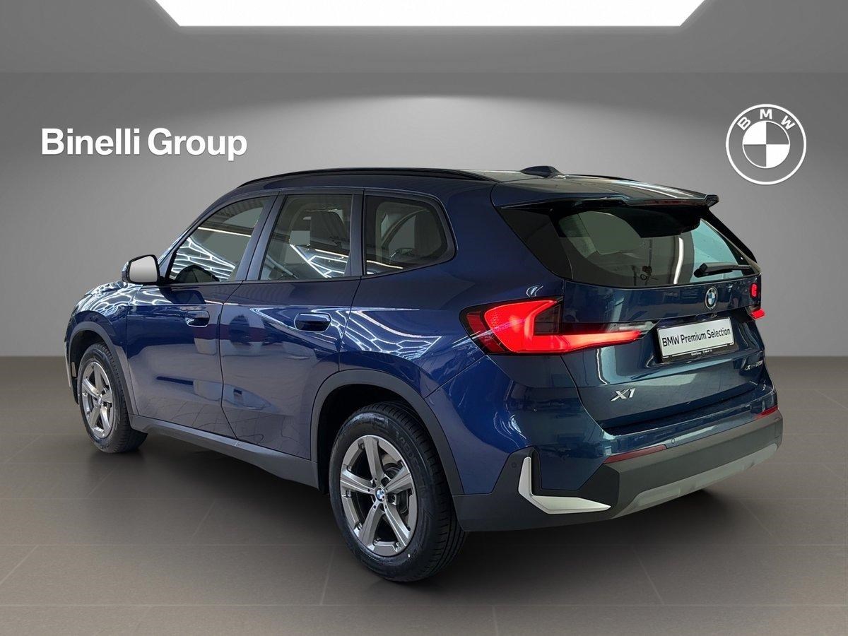 BMW X1 xDrive 23i-showroom-element-3