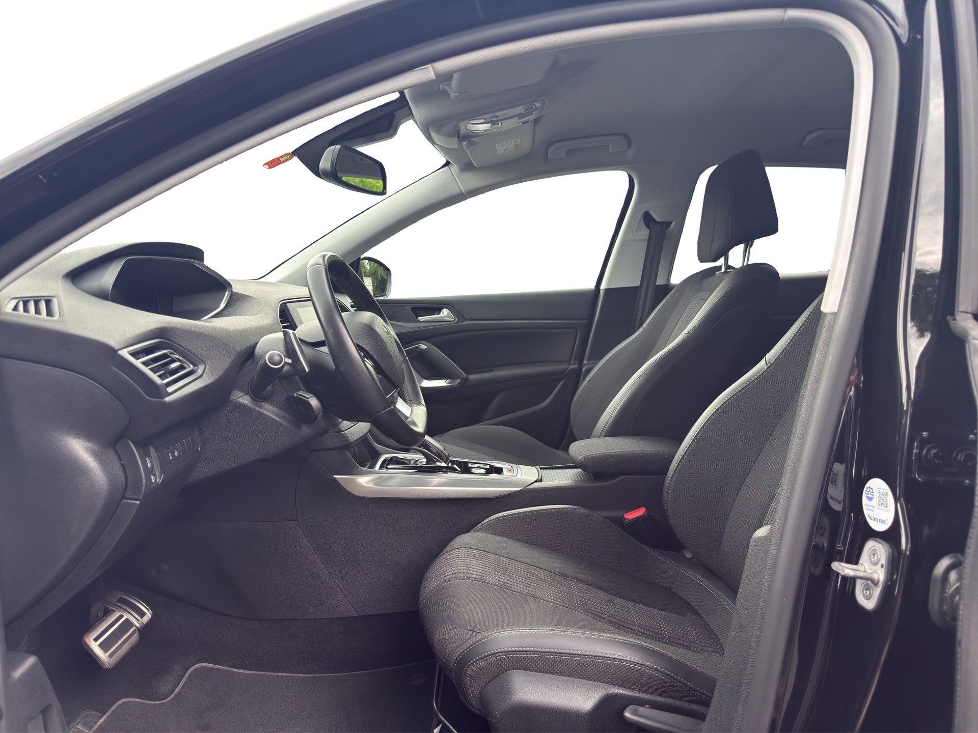 PEUGEOT 308 1.5 BlueHDI Allure EAT8-image-9