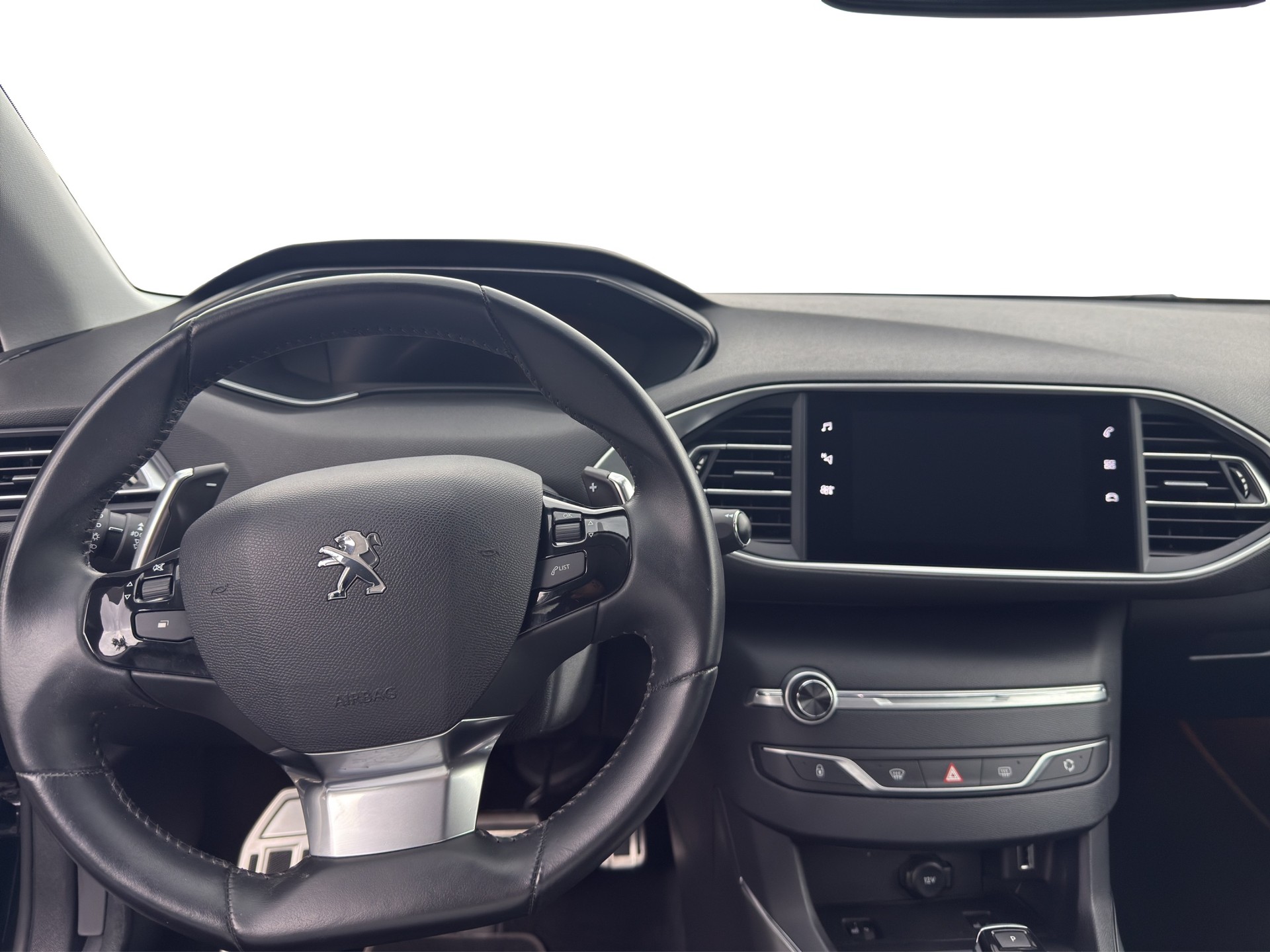 PEUGEOT 308 1.5 BlueHDI Allure EAT8-image-11