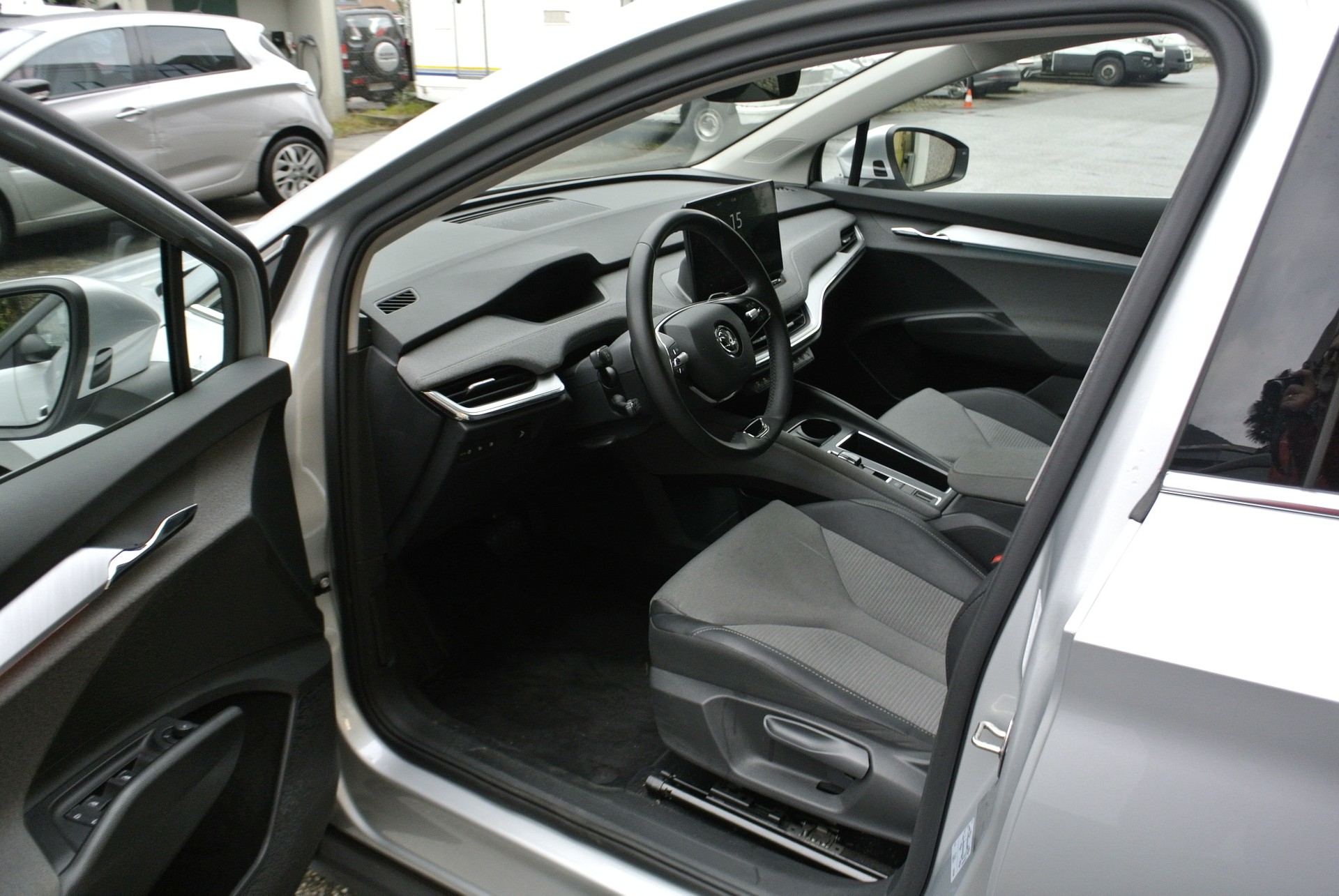 SKODA Enyaq iV 80-image-12