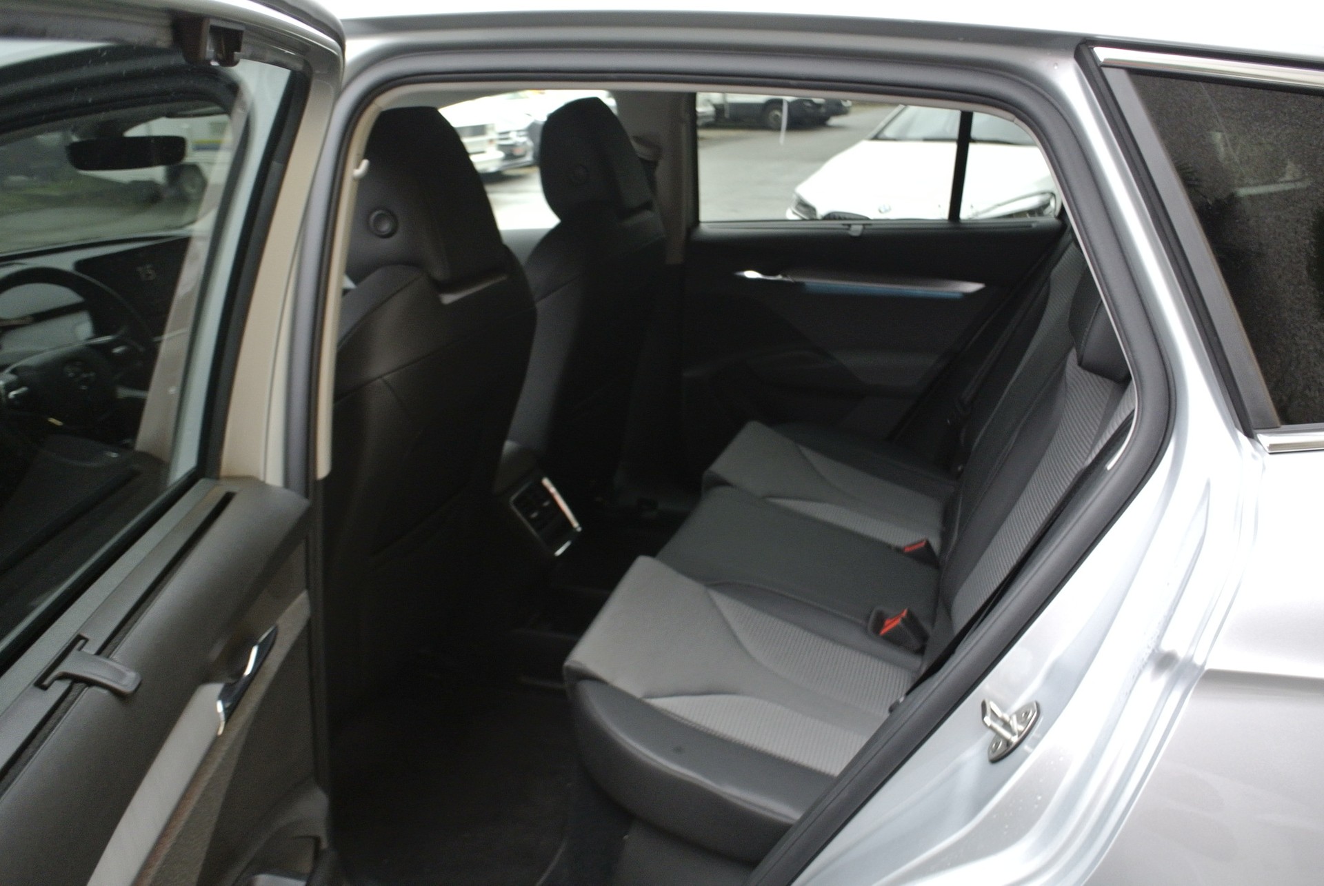SKODA Enyaq iV 80-image-15