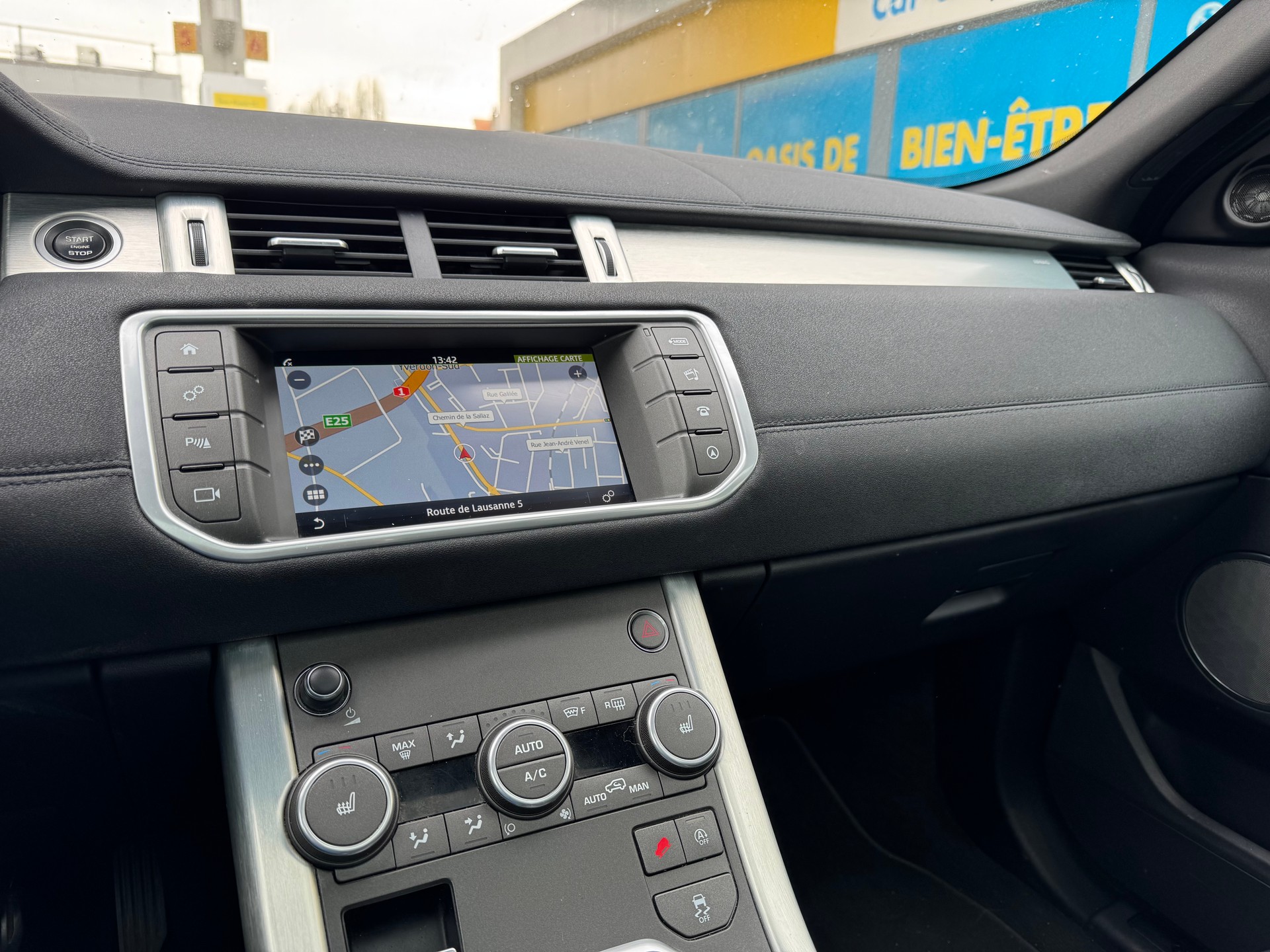 LAND ROVER Range Rover Evoque 2.0 TD4 HSE Dynamic AT9-image-10