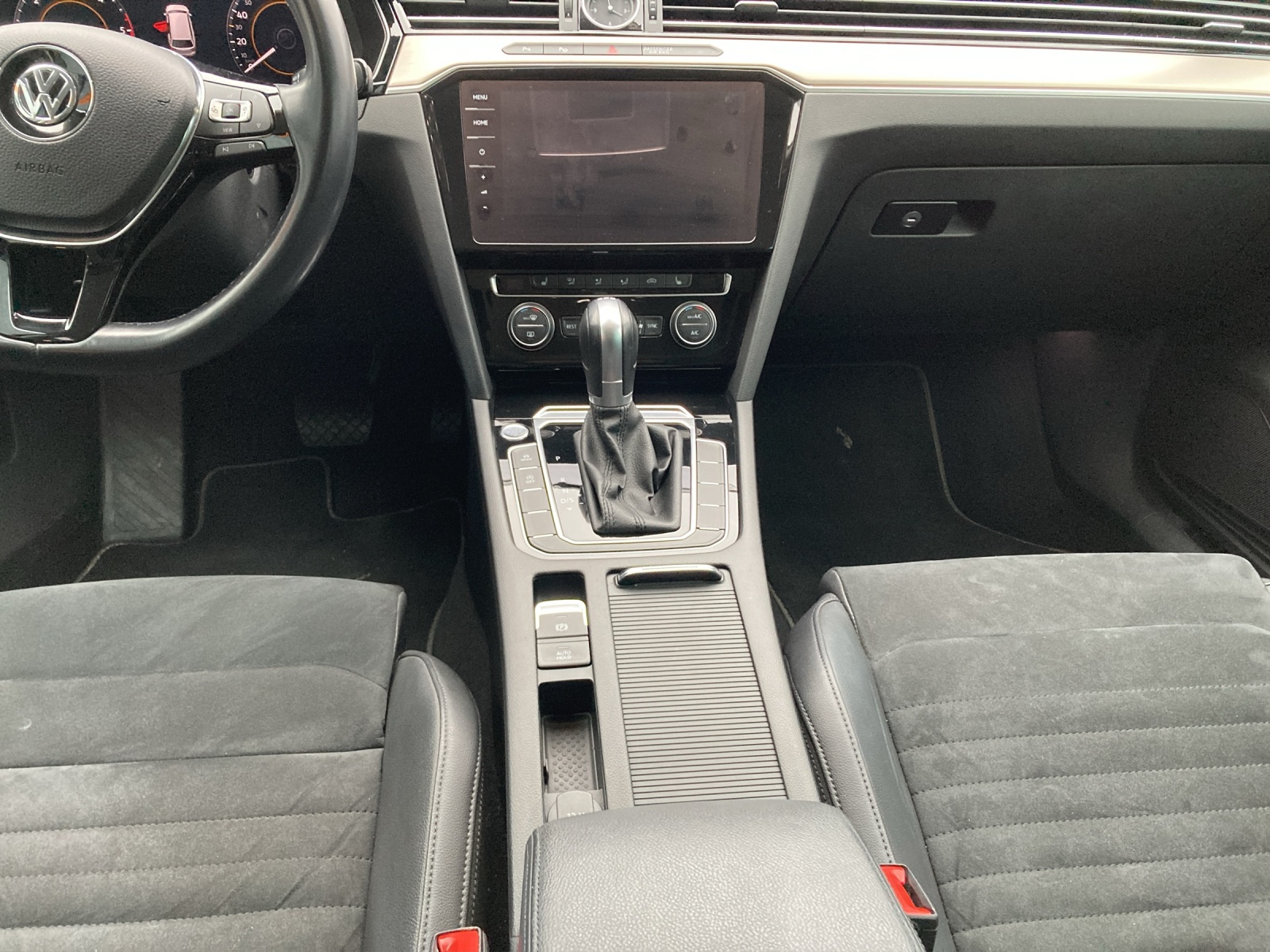 VW Passat Variant 2.0 TDI BMT Highline DSG 4Motion-image-4