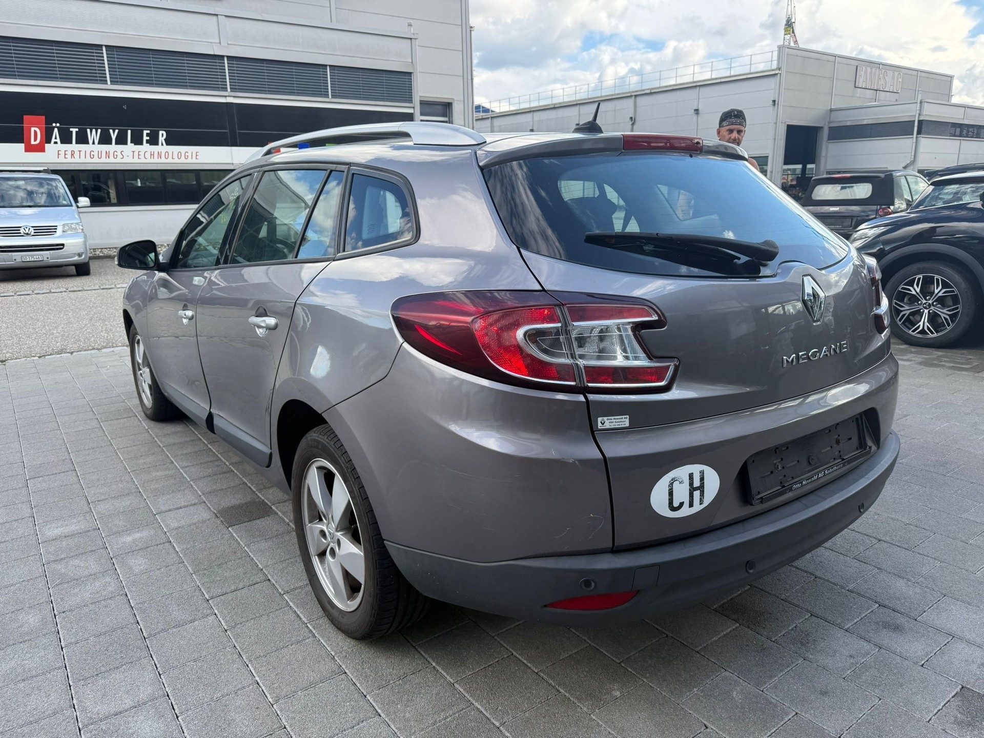 RENAULT Mégane Grandtour 2.0 16V Dynamique CVT-showroom-element-3