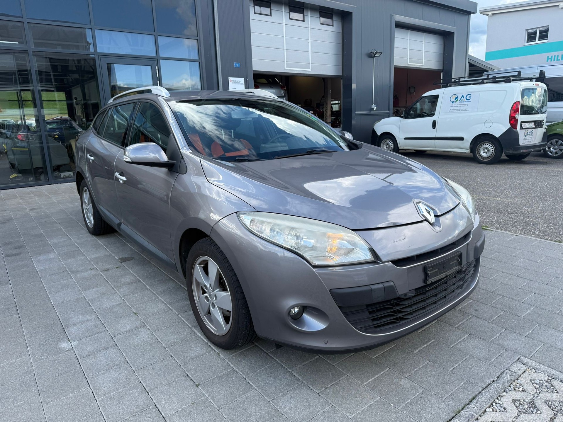 RENAULT Mégane Grandtour 2.0 16V Dynamique CVT-showroom-element-2