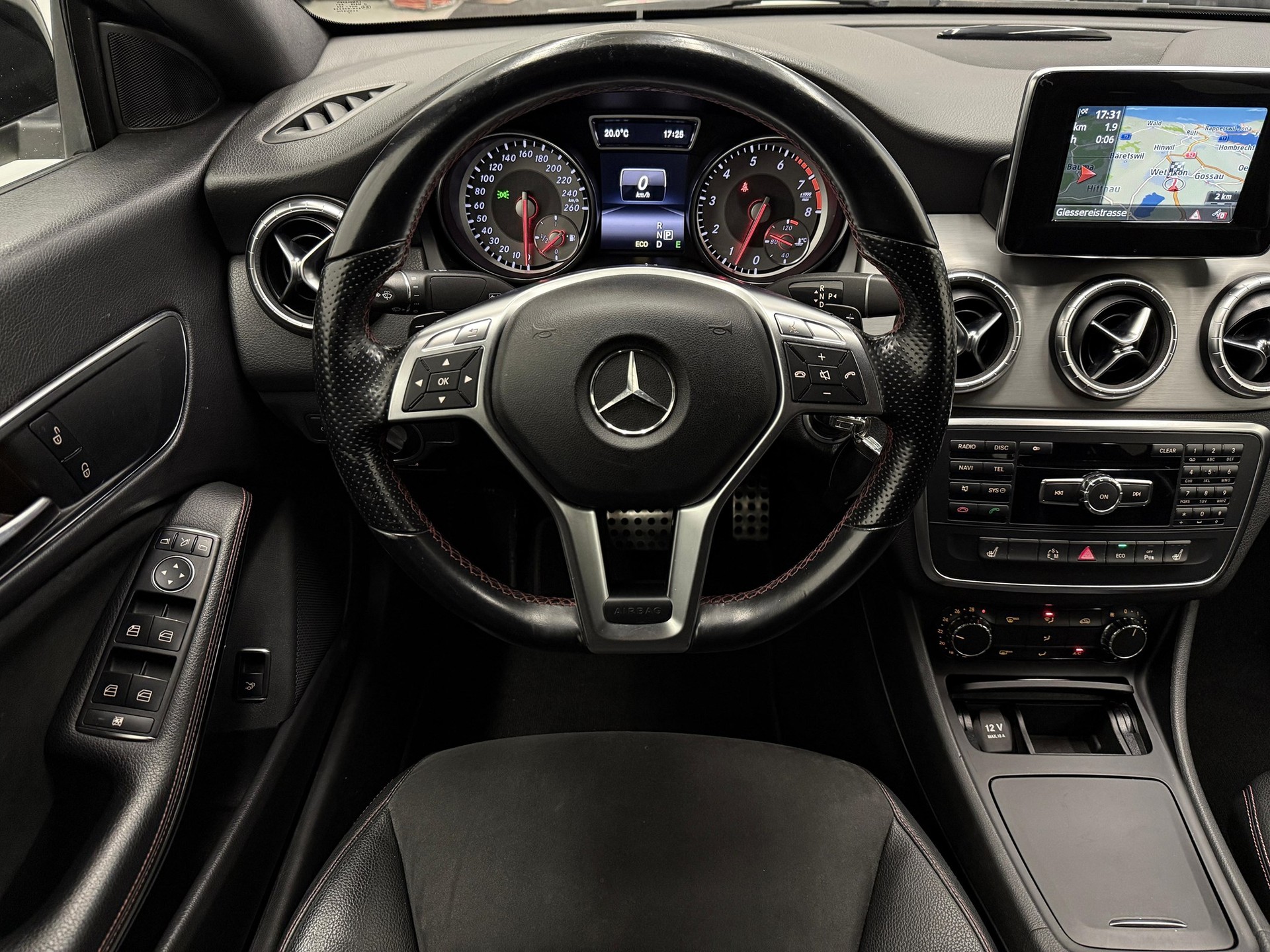 MERCEDES-BENZ CLA 250 AMG Line-image-10