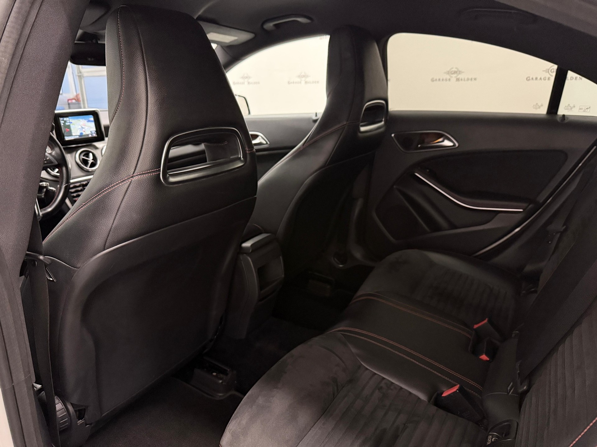 MERCEDES-BENZ CLA 250 AMG Line-image-16