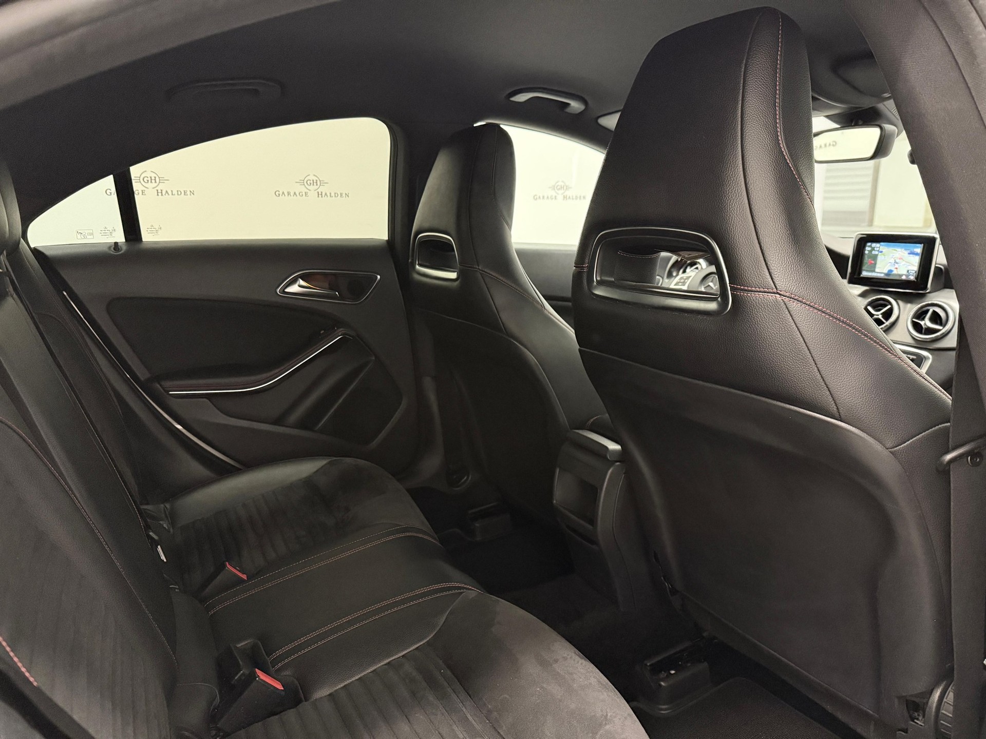 MERCEDES-BENZ CLA 250 AMG Line-image-17
