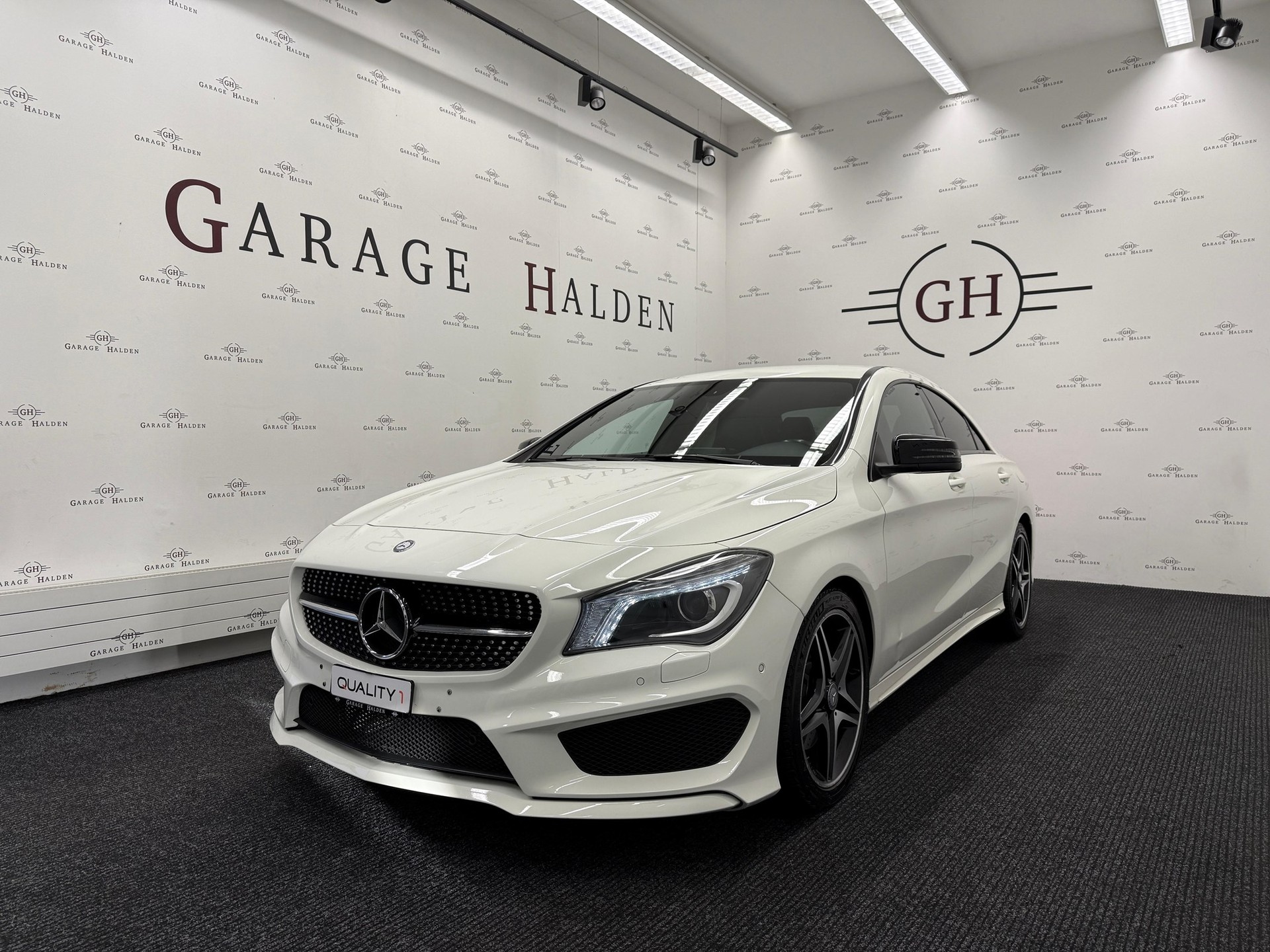 MERCEDES-BENZ CLA 250 AMG Line-showroom-element-2