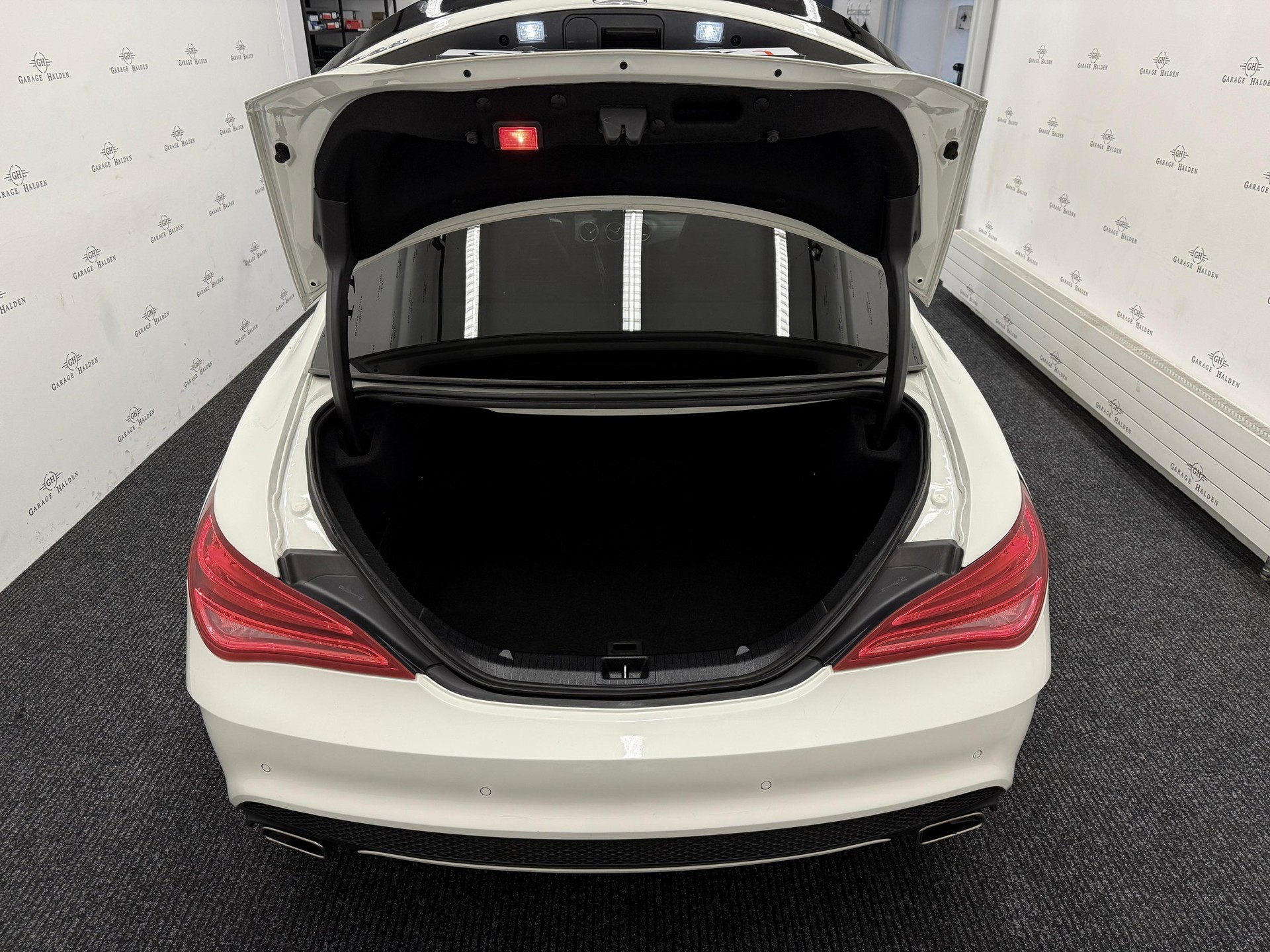 MERCEDES-BENZ CLA 250 AMG Line-image-7