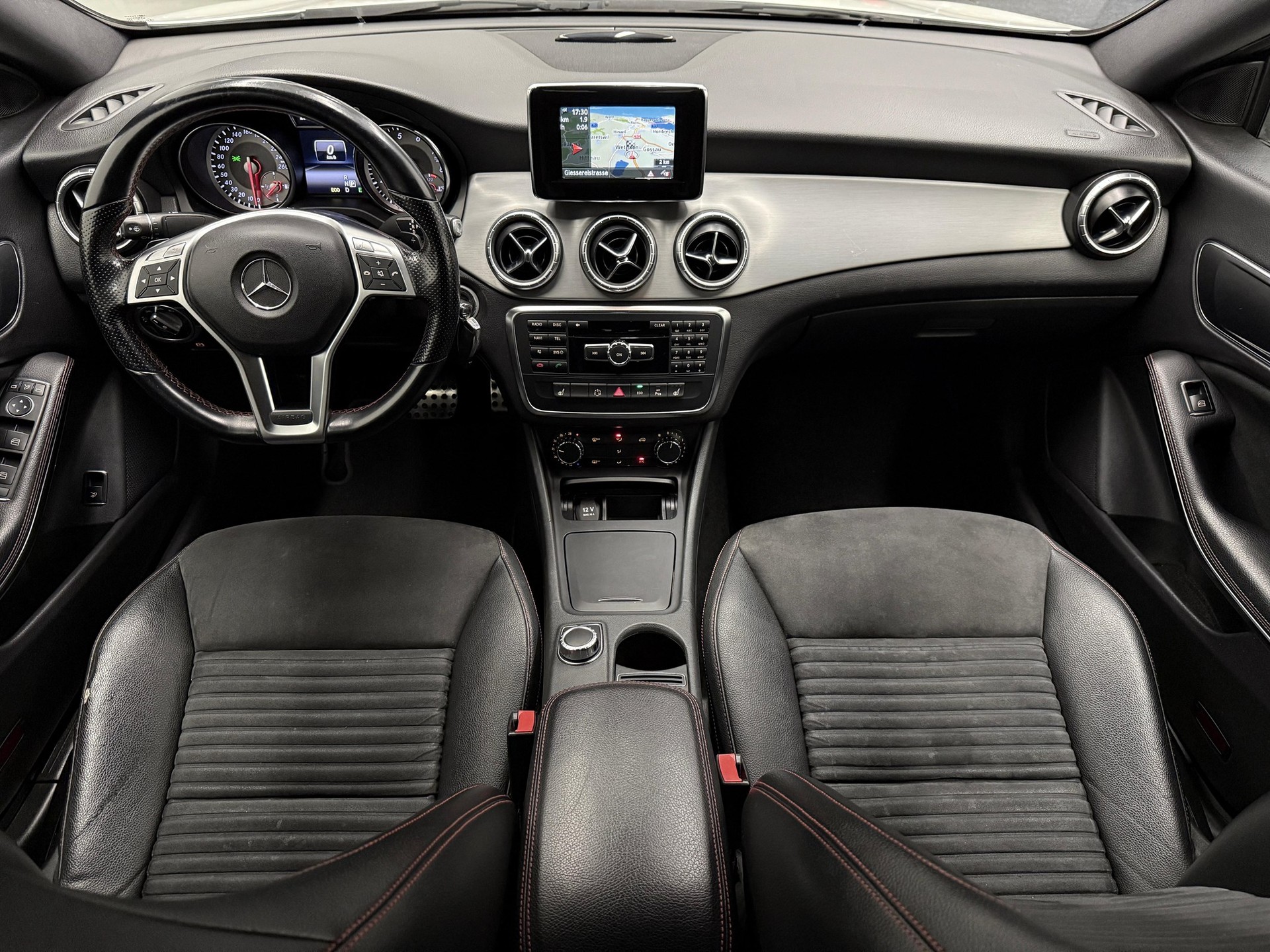 MERCEDES-BENZ CLA 250 AMG Line-image-9