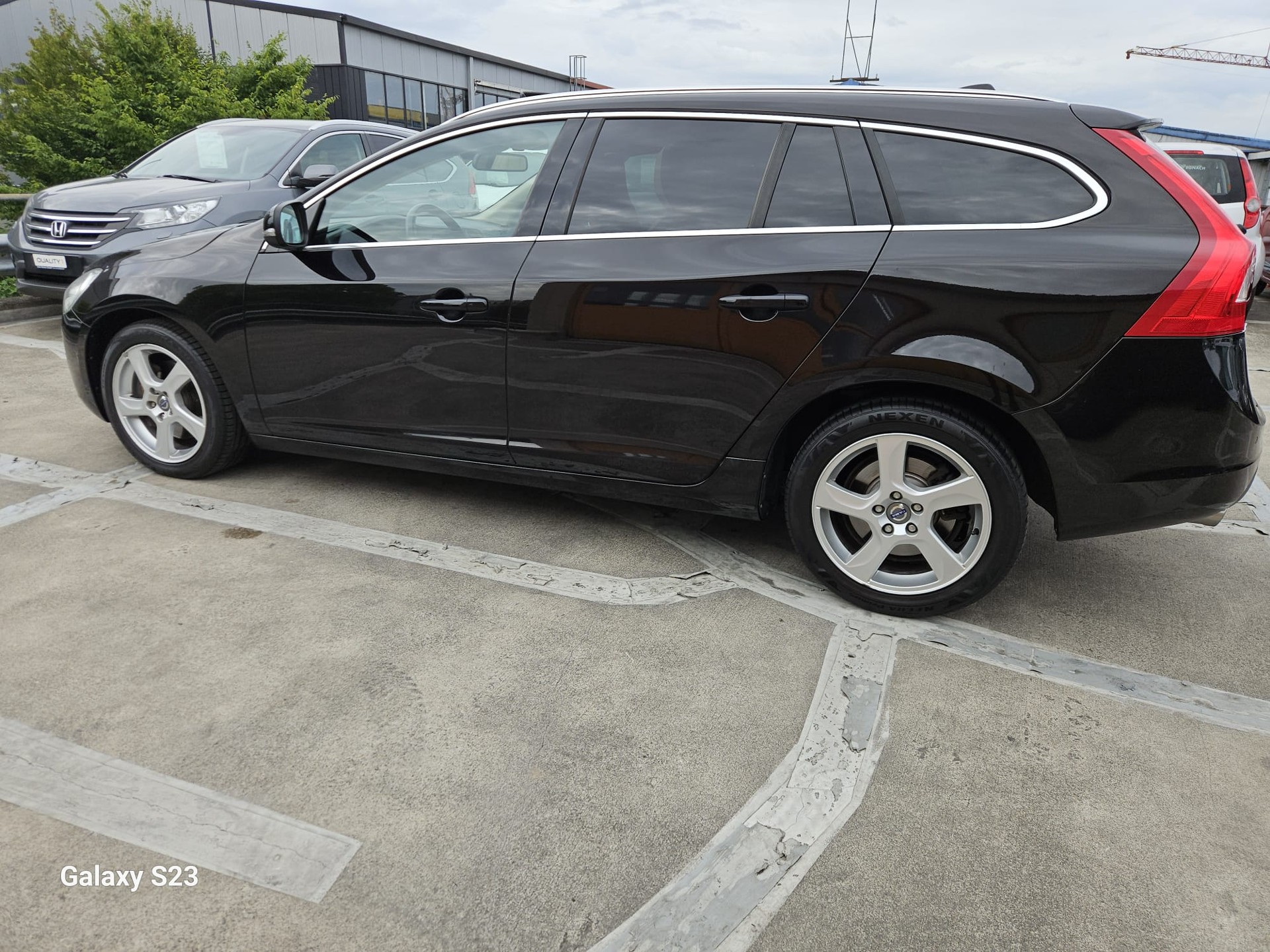 VOLVO V60 D5 AWD Summum Geartronic-showroom-element-1
