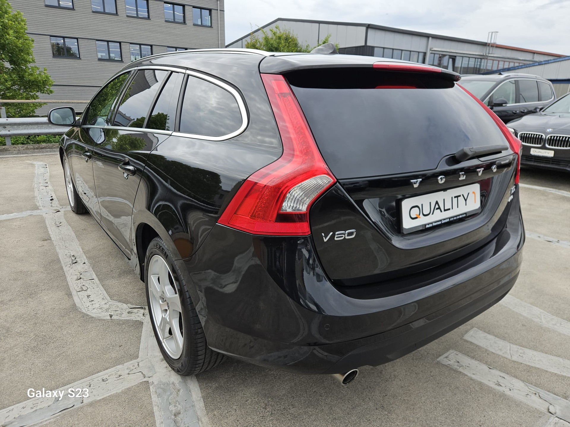 VOLVO V60 D5 AWD Summum Geartronic-showroom-element-2