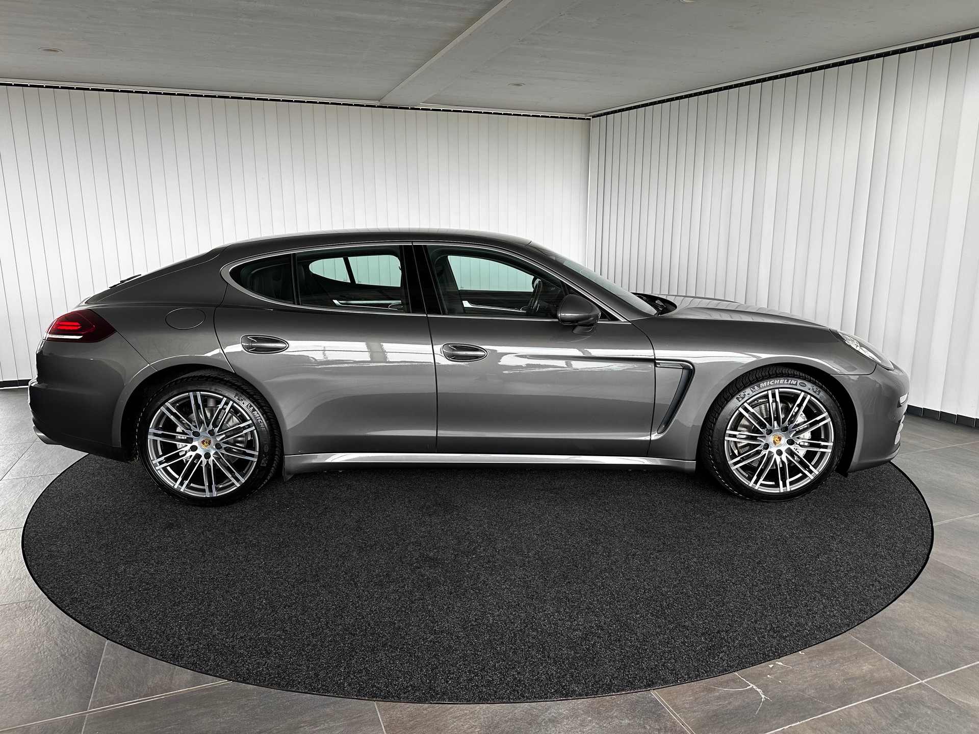 PORSCHE Panamera 4S 3.0-showroom-element-3