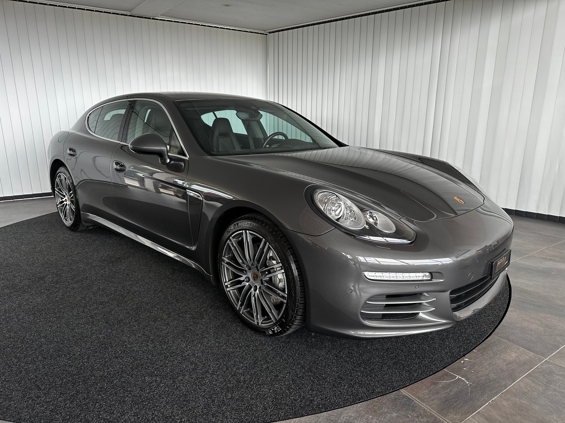 PORSCHE Panamera 4S 3.0-showroom-element-2