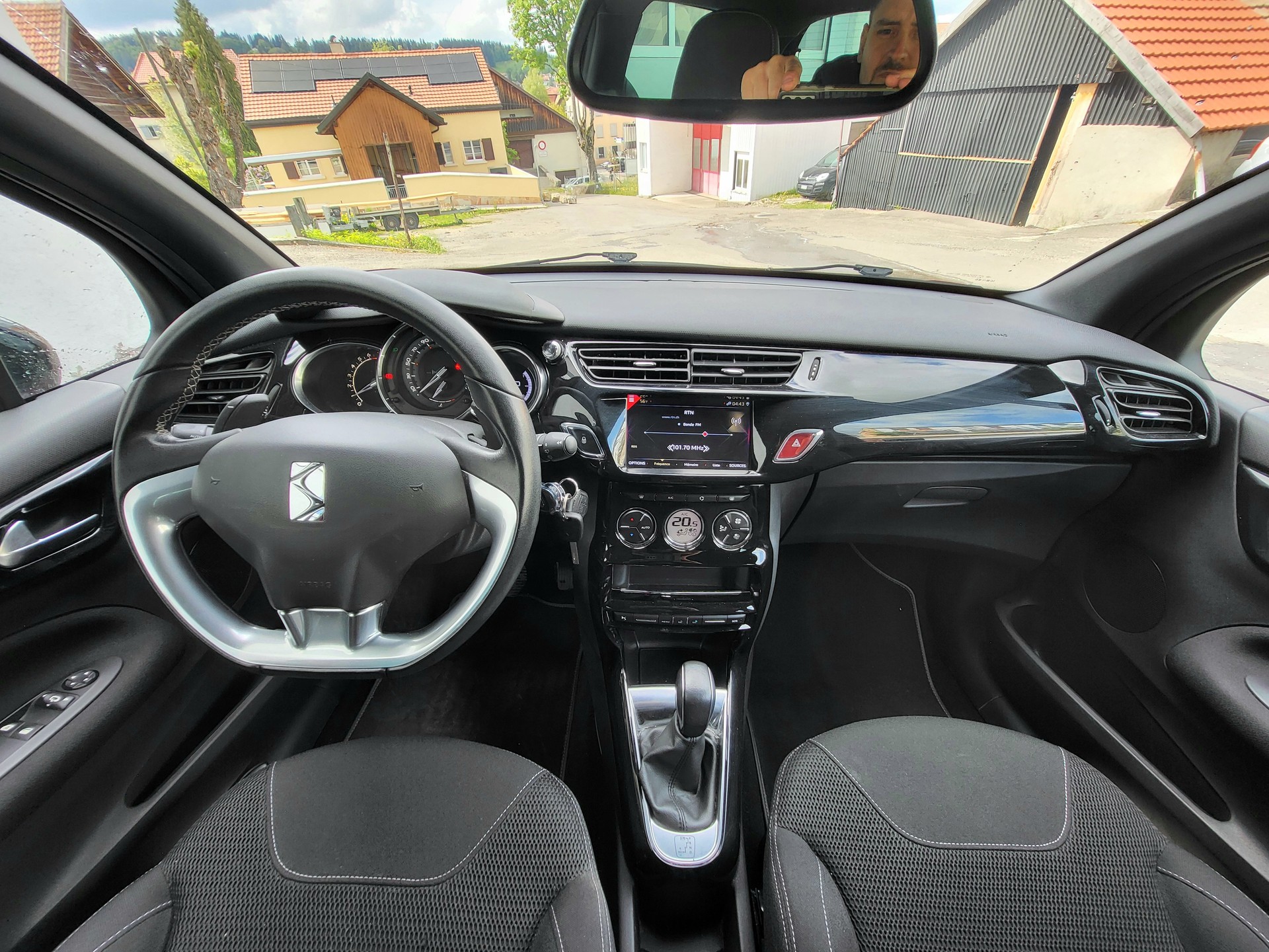 DS AUTOMOBILES DS 3 1.2 PureTech SO Chic EAT6-image-5