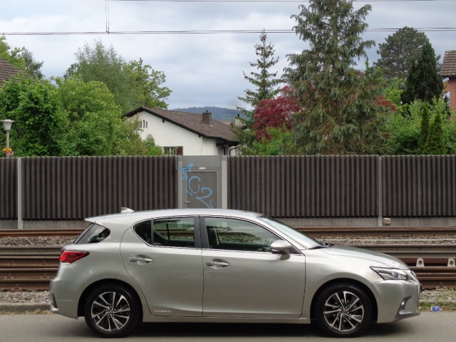 LEXUS CT 200h 1.8 excellence CVT-image-12