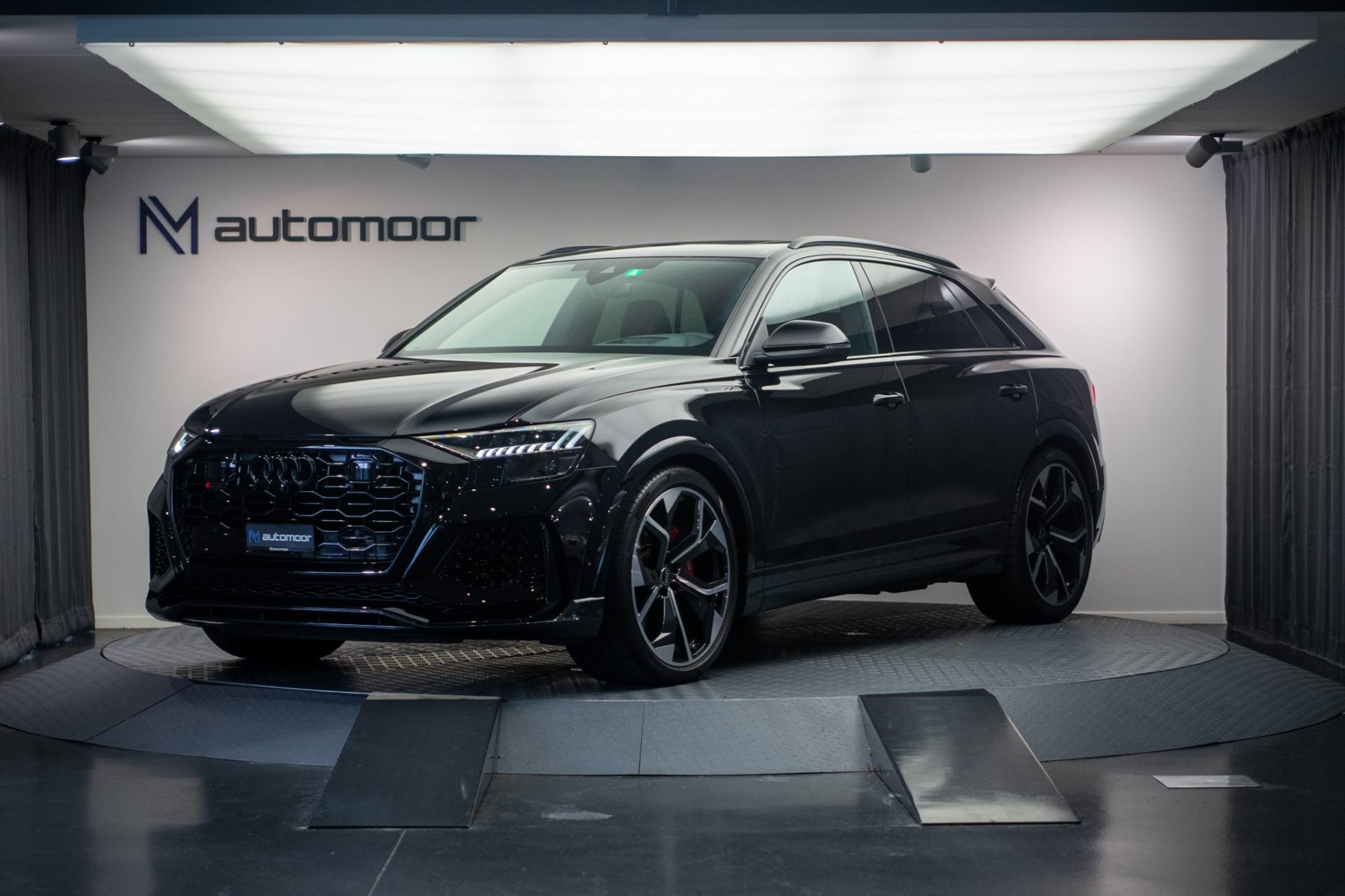 AUDI RSQ8 4.0 TFSI quattro *CH-Fahrzeug* *Panorama* *AHK*