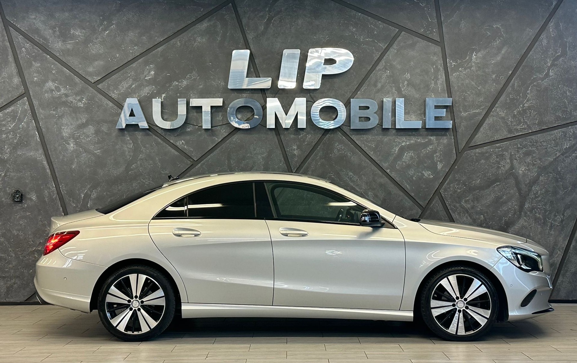 MERCEDES-BENZ CLA 200 d Night Star 7G-DCT-showroom-element-2