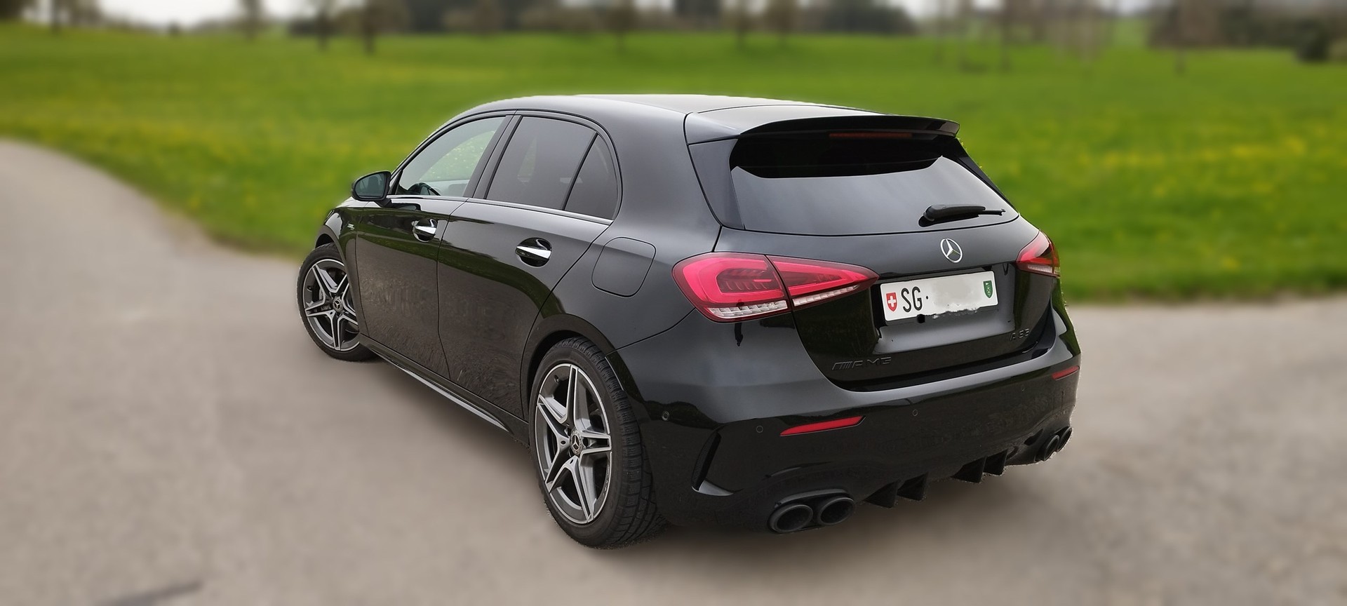 MERCEDES-BENZ A 35 AMG 4Matic Speedshift-image-4