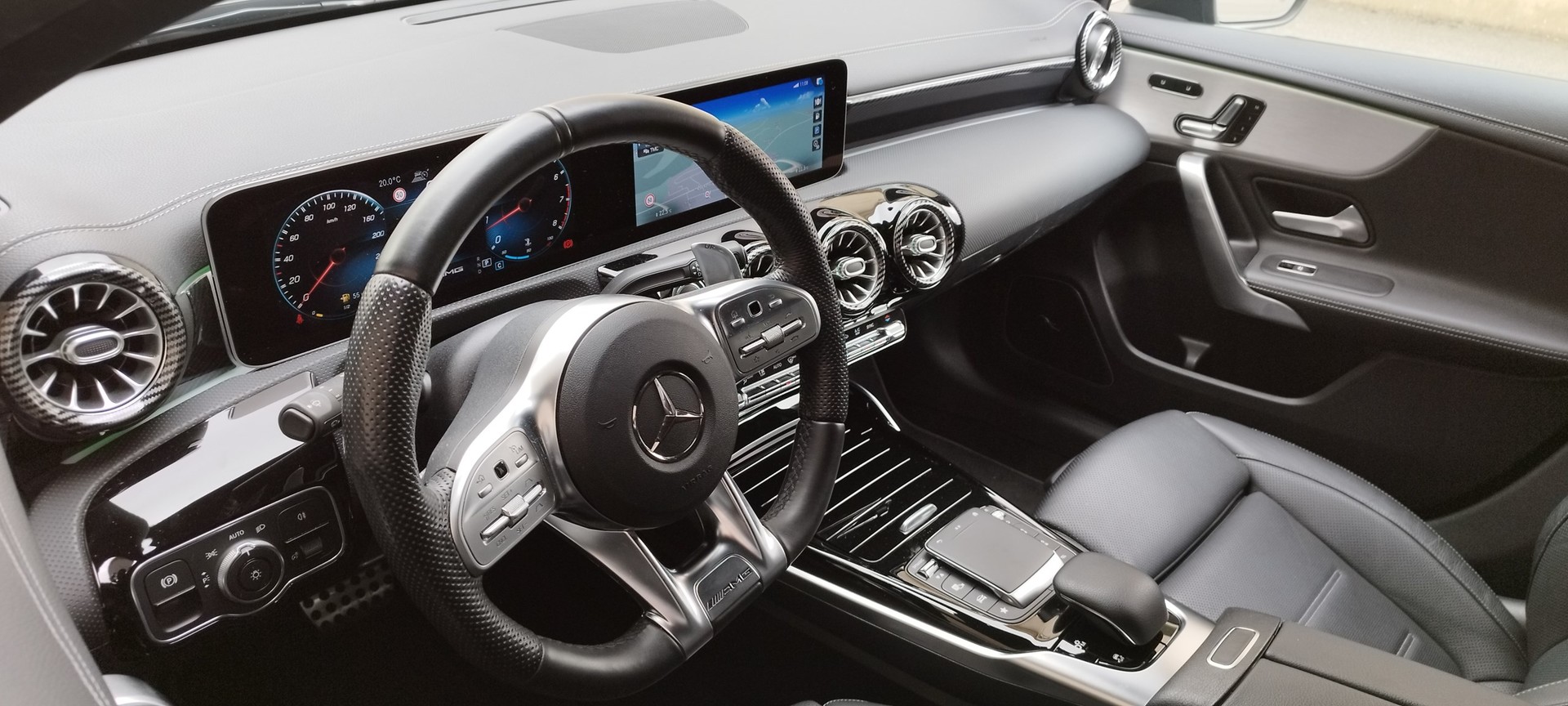 MERCEDES-BENZ A 35 AMG 4Matic Speedshift-image-5