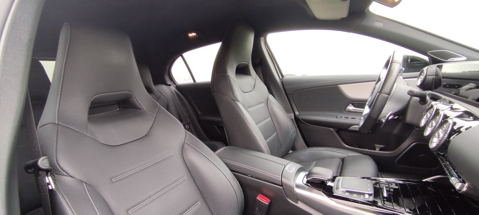 MERCEDES-BENZ A 35 AMG 4Matic Speedshift-image-15