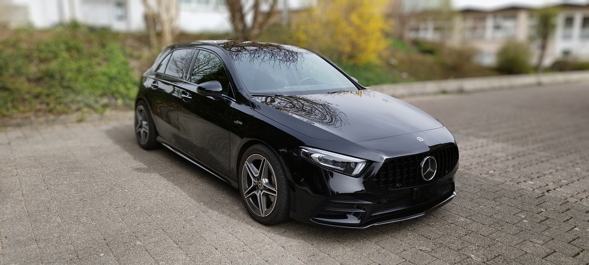 MERCEDES-BENZ A 35 AMG 4Matic Speedshift-image-1