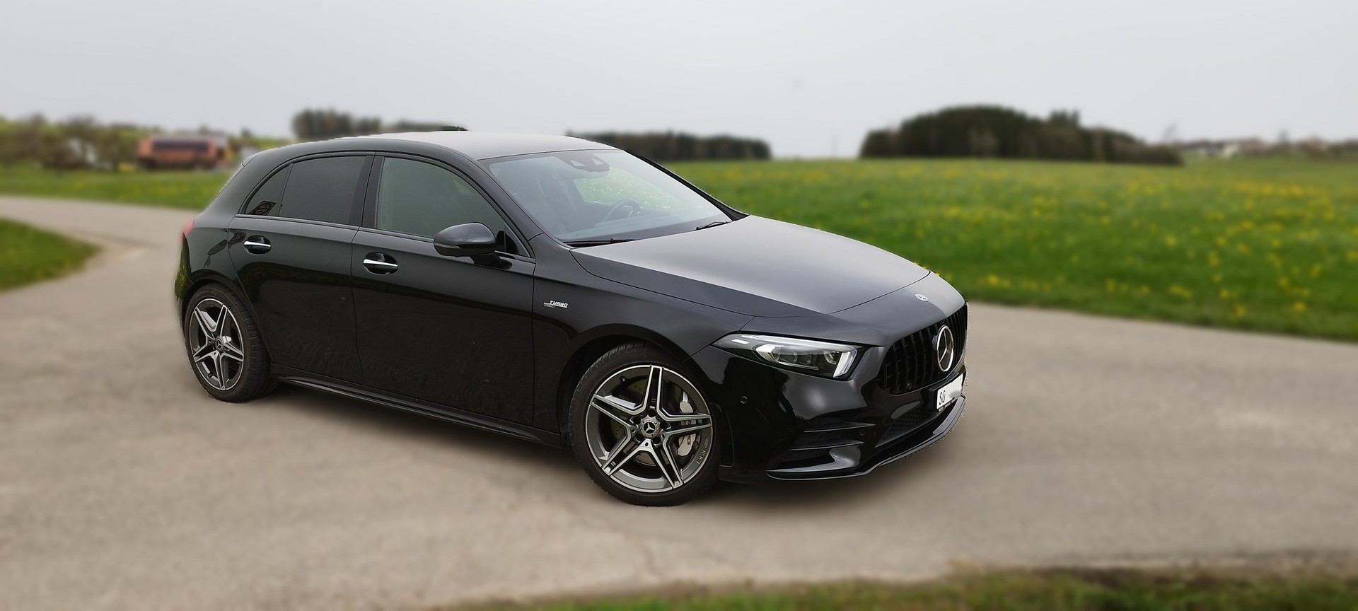 MERCEDES-BENZ A 35 AMG 4Matic Speedshift-image-2