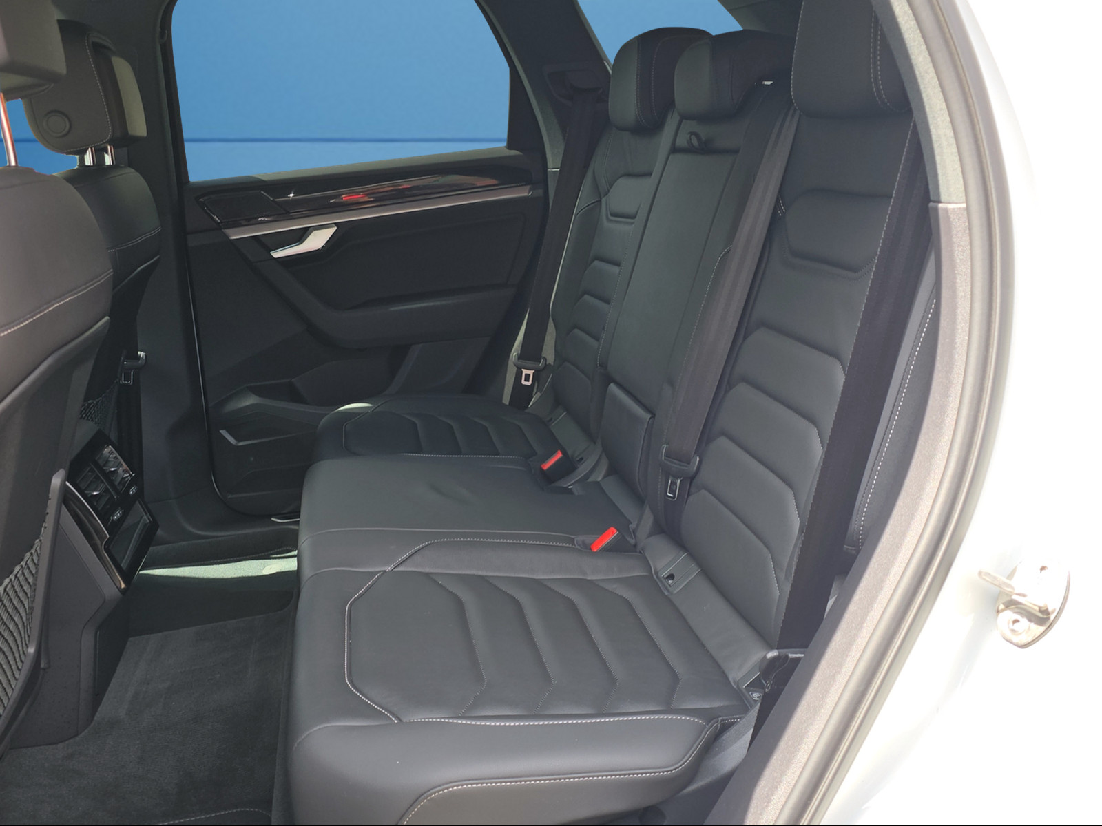 VW Touareg 3.0 TDI R Line Tiptronic-image-10