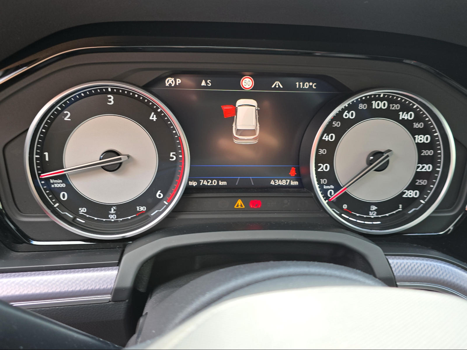 VW Touareg 3.0 TDI R Line Tiptronic-image-13