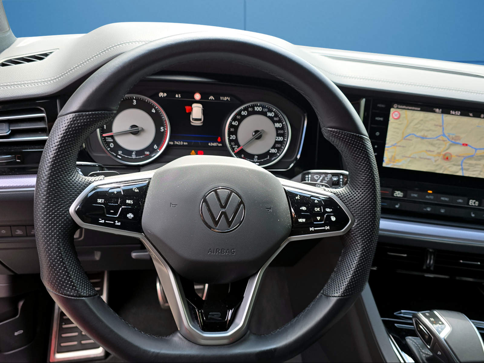 VW Touareg 3.0 TDI R Line Tiptronic-image-12