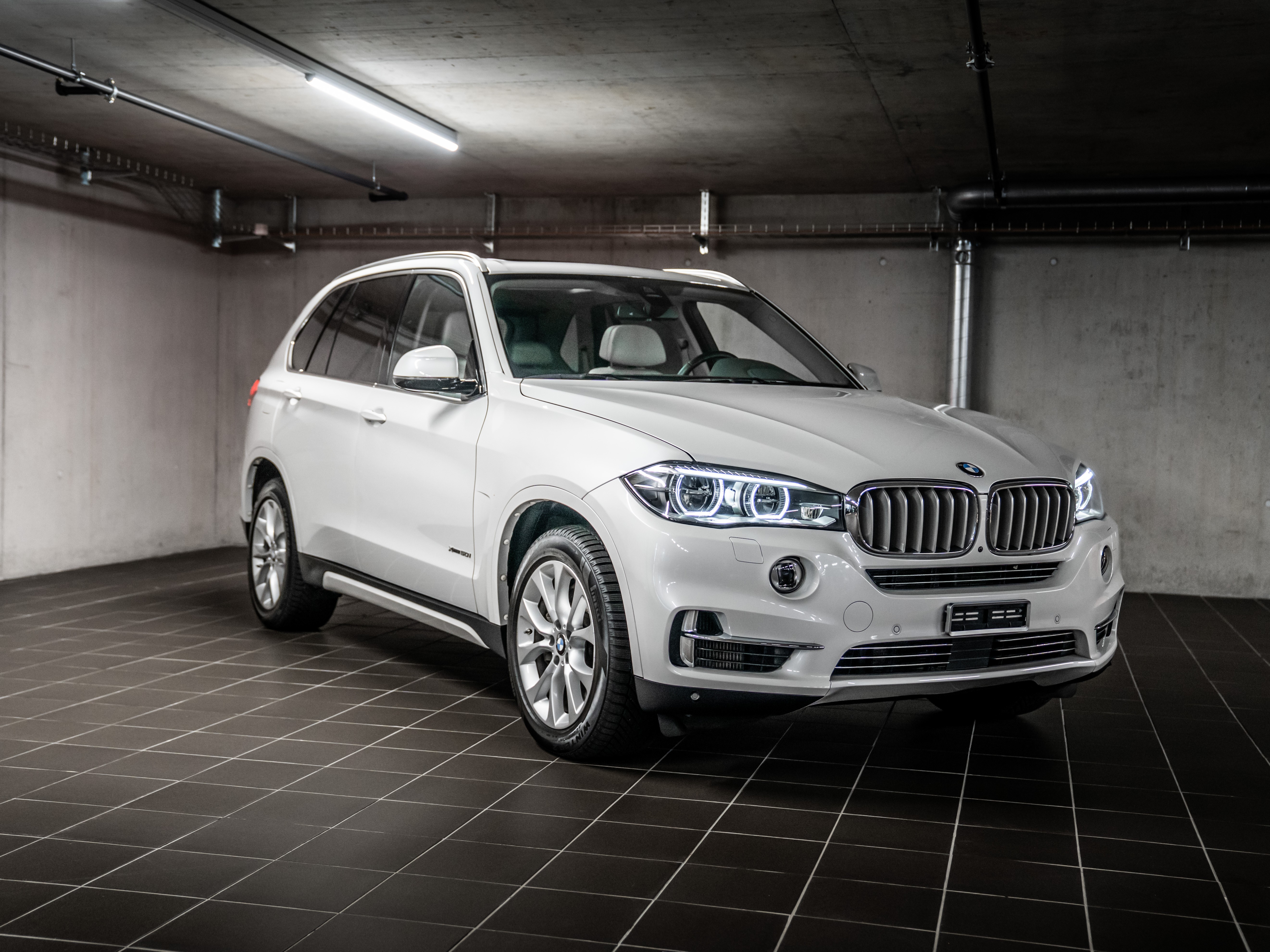 BMW X5 xDrive 50i Steptronic (SUV / GelÃ¤ndewagen)