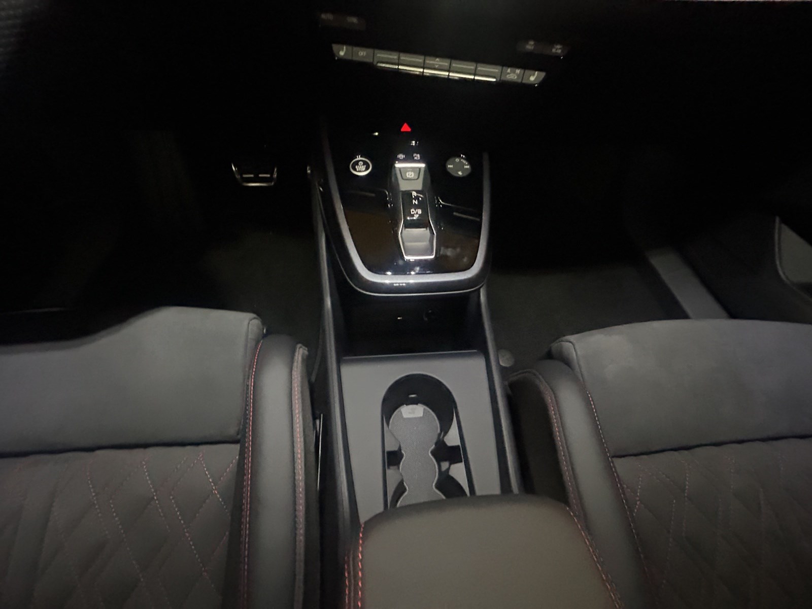 AUDI Q4 e-tron 45 quattro-image-10
