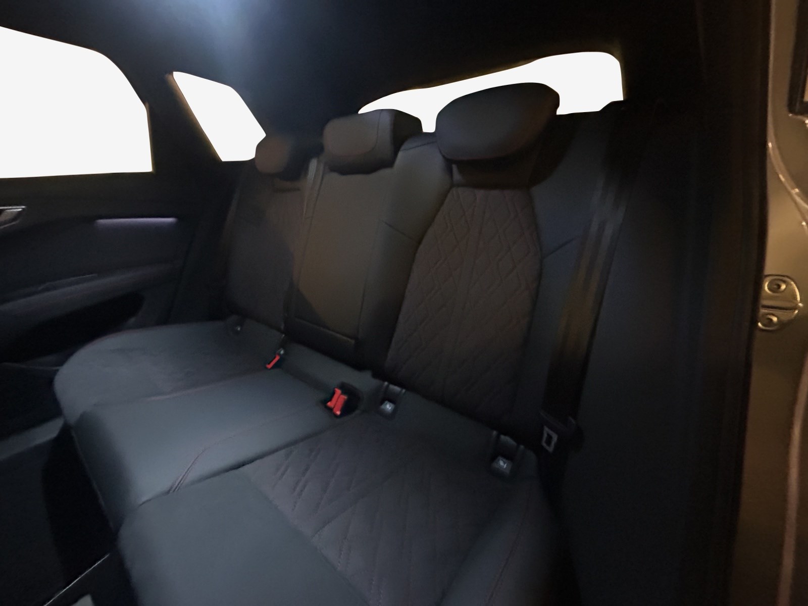 AUDI Q4 e-tron 45 quattro-image-11