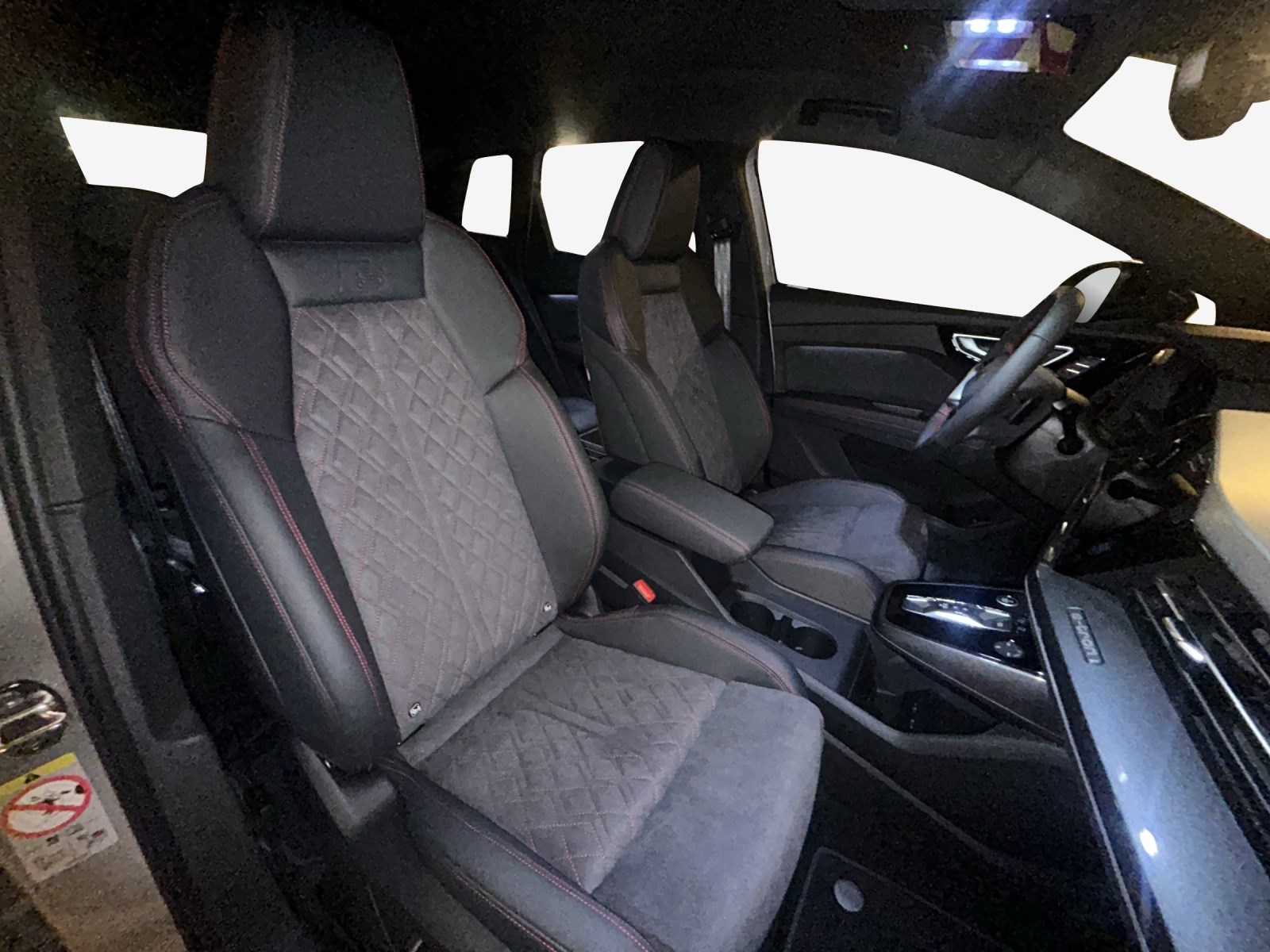 AUDI Q4 e-tron 45 quattro-image-14