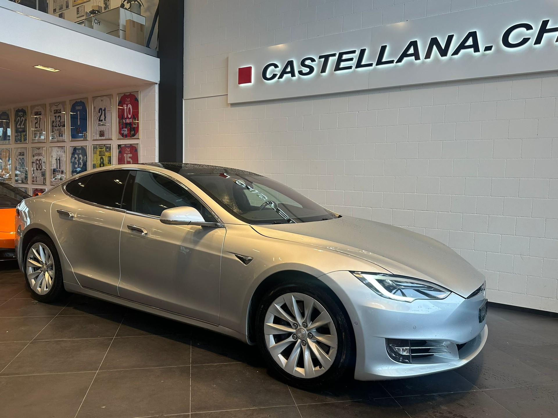 TESLA Model S 75 D