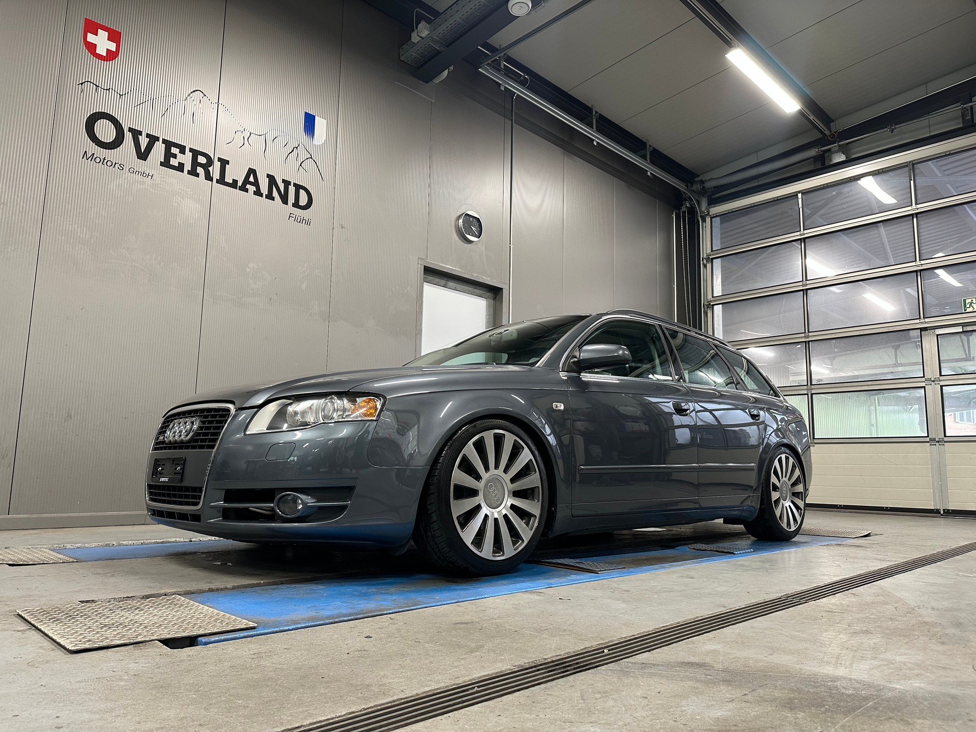 AUDI A4 Avant 3.2 FSI quattro-showroom-element-1