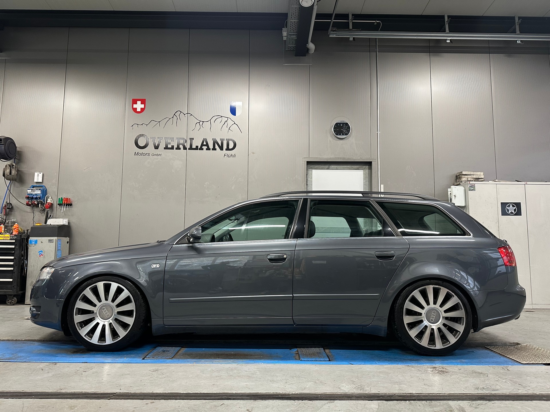 AUDI A4 Avant 3.2 FSI quattro-showroom-element-2