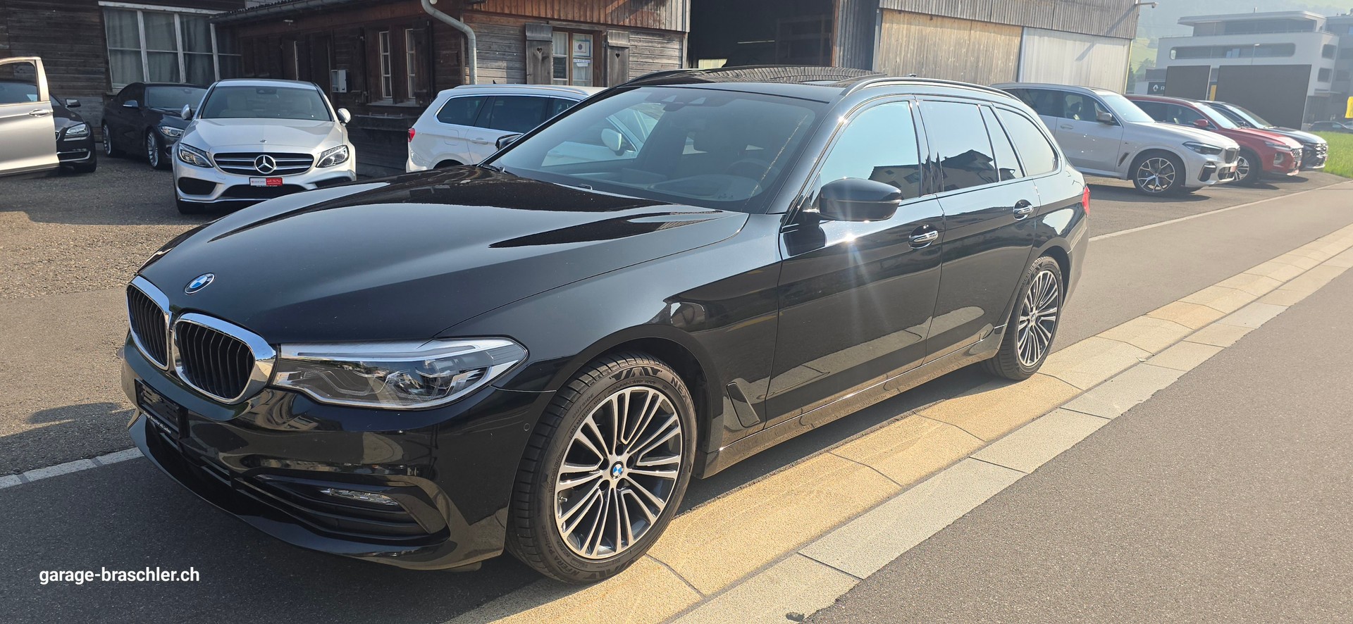 BMW 520d xDrive Touring Sport Line Steptronic-showroom-element-1