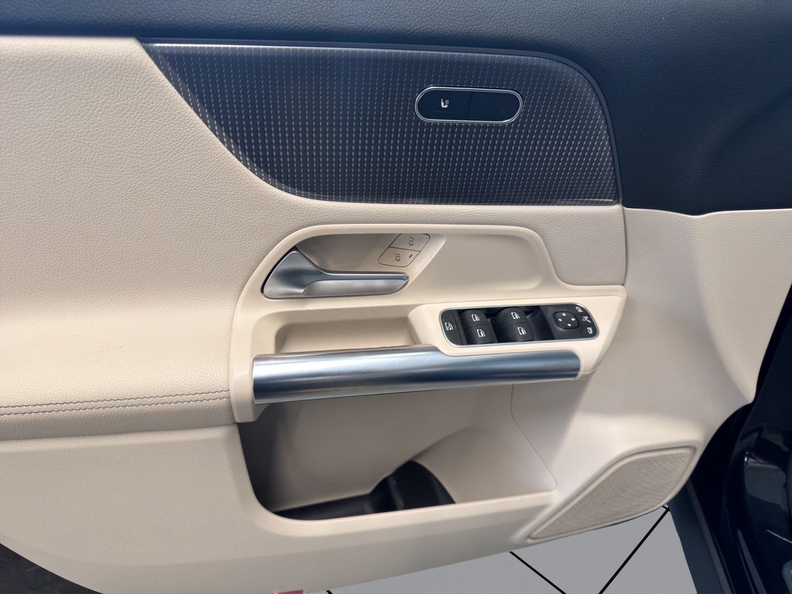 Image MERCEDES-BENZ GLA-200 GLA 200d 4Matic Progressive 8G-DCT