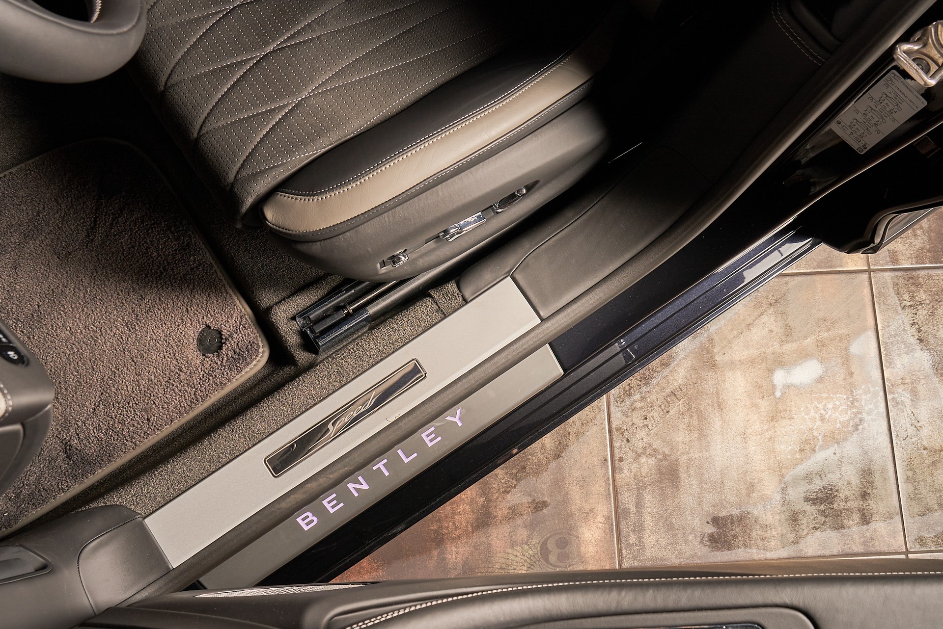 BENTLEY Flying Spur Speed 6.0 W12-showroom-element-2